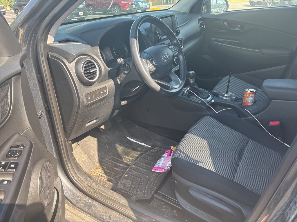 2020 Hyundai Kona SEL photo 2
