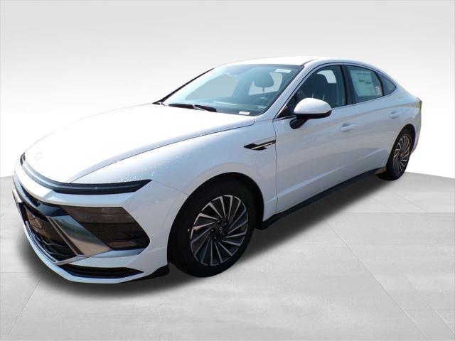 2025 Hyundai Sonata Hybrid SEL photo 2