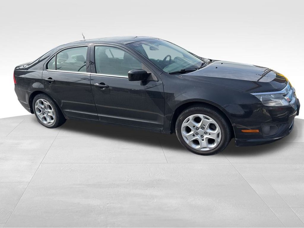 2011 Ford Fusion SE photo 2