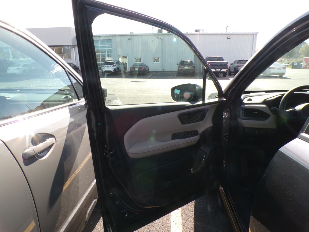 2026 Subaru Forester Base - Photo 17