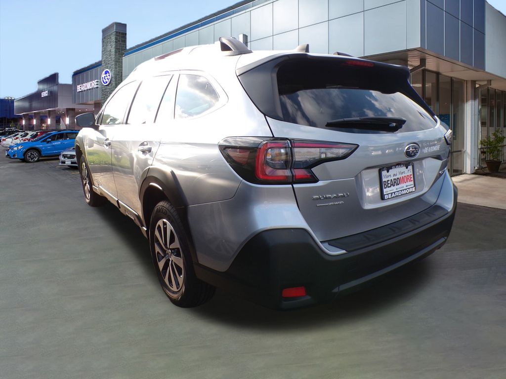 2025 Subaru Outback Premium photo 3