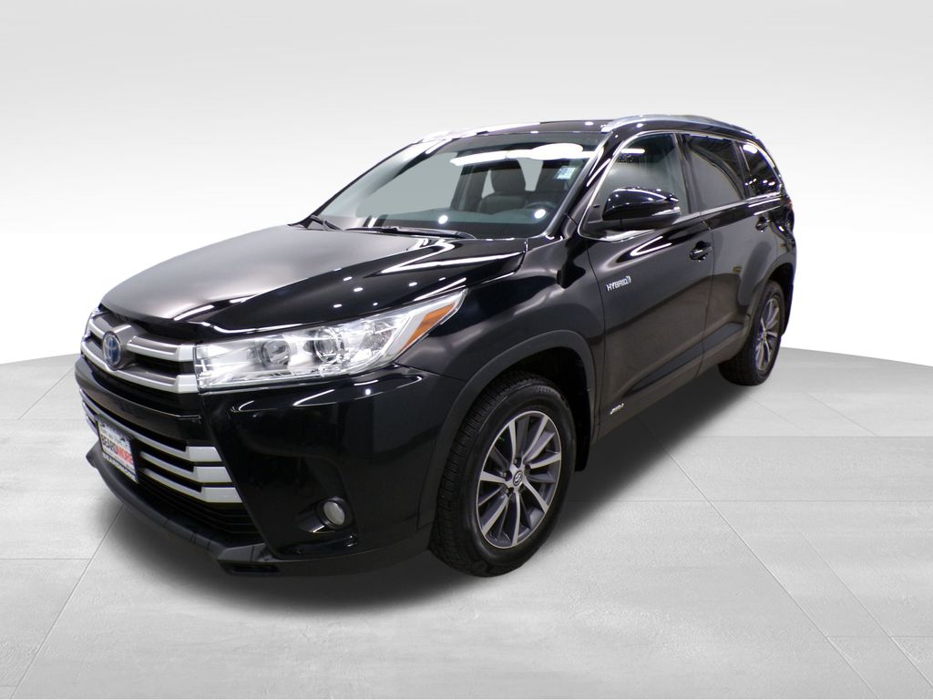 Certified 2019 Toyota Highlander XLE with VIN 5TDJGRFH8KS065583 for sale in Bellevue, NE