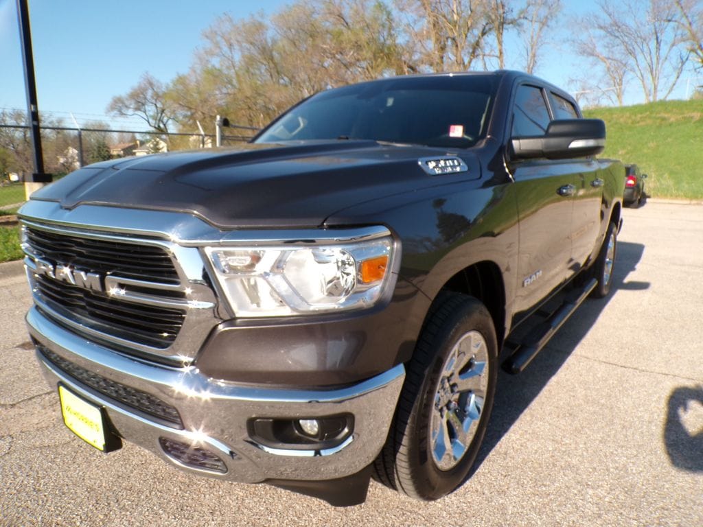 2020 RAM 1500 Big Horn/Lone Star 4x4 Crew Cab 5'7's photo