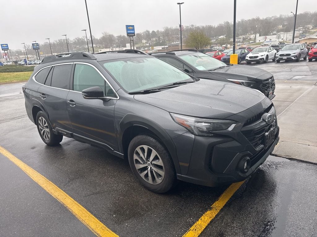 2023 Subaru Outback Premium's photo