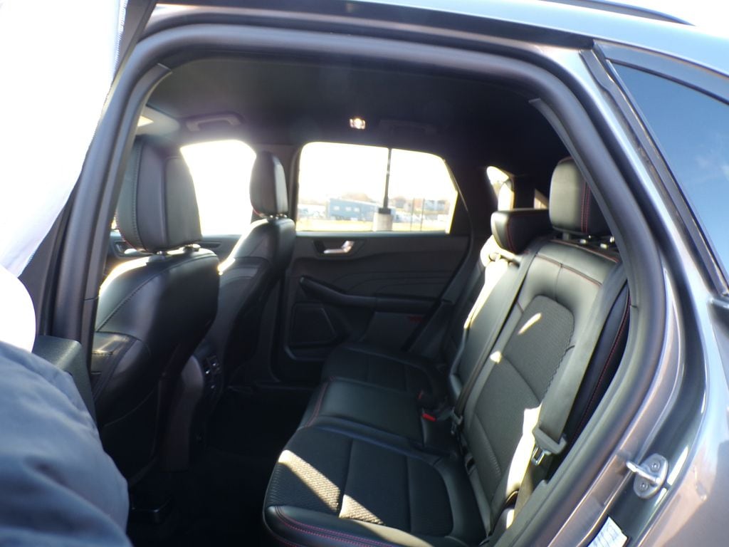 2025 Ford Escape ST-Line - Photo 15