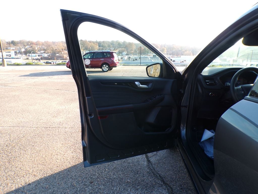 2025 Ford Escape ST-Line - Photo 10