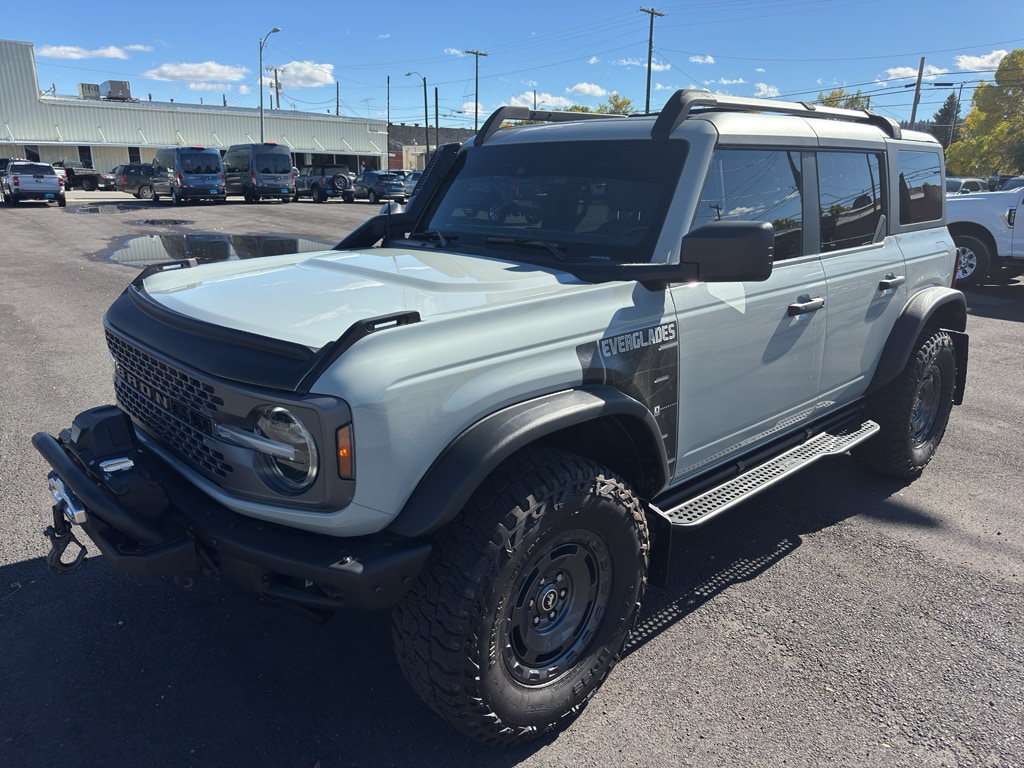 2024 Ford Bronco 4-Door Everglades's photo