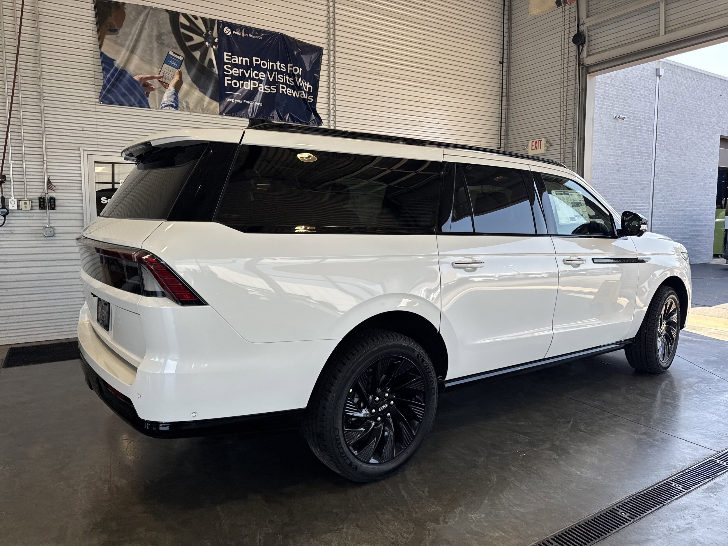 2025 Lincoln Navigator L Reserve photo 3
