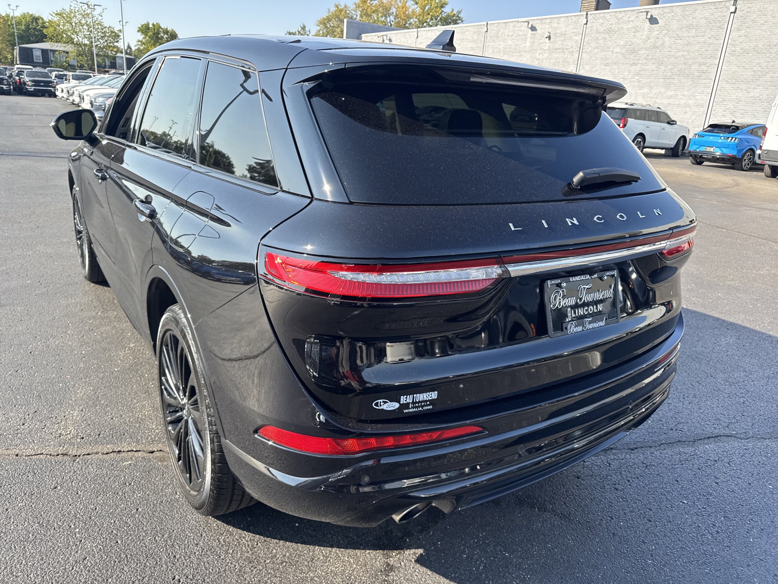 2023 Lincoln Corsair Standard photo 2