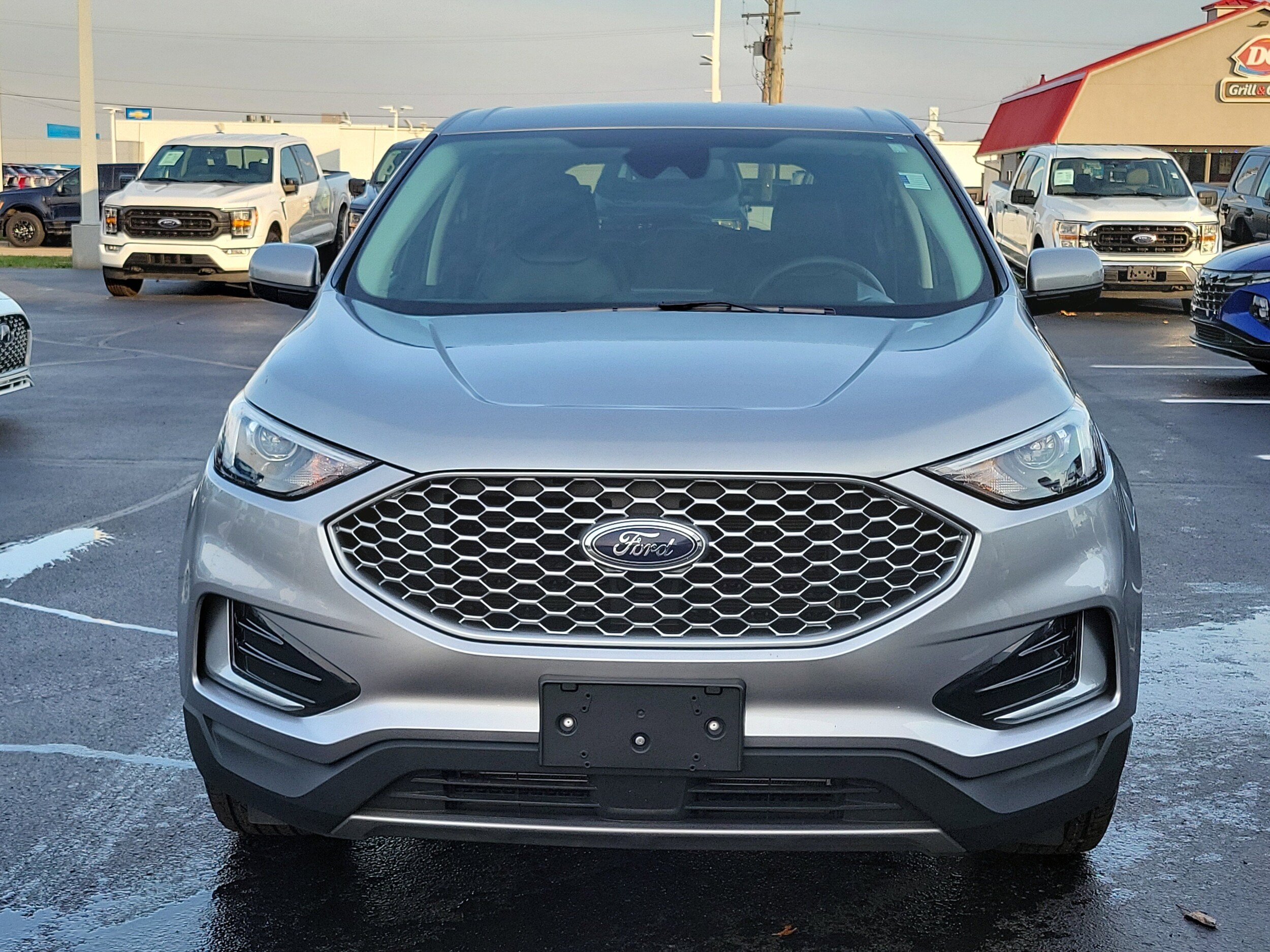 2024 Ford Edge SEL photo 2