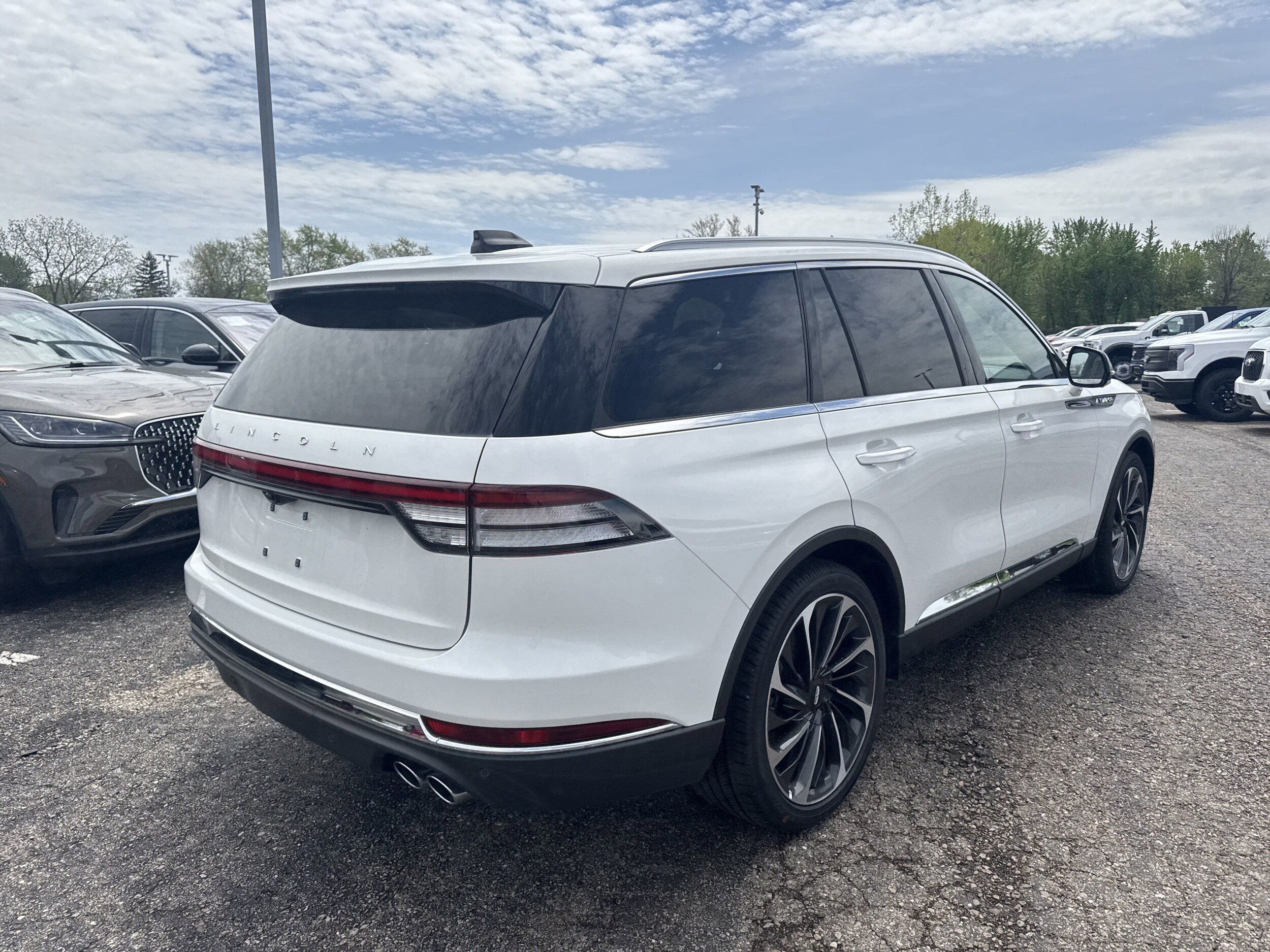 2025 Lincoln Aviator Reserve photo 3