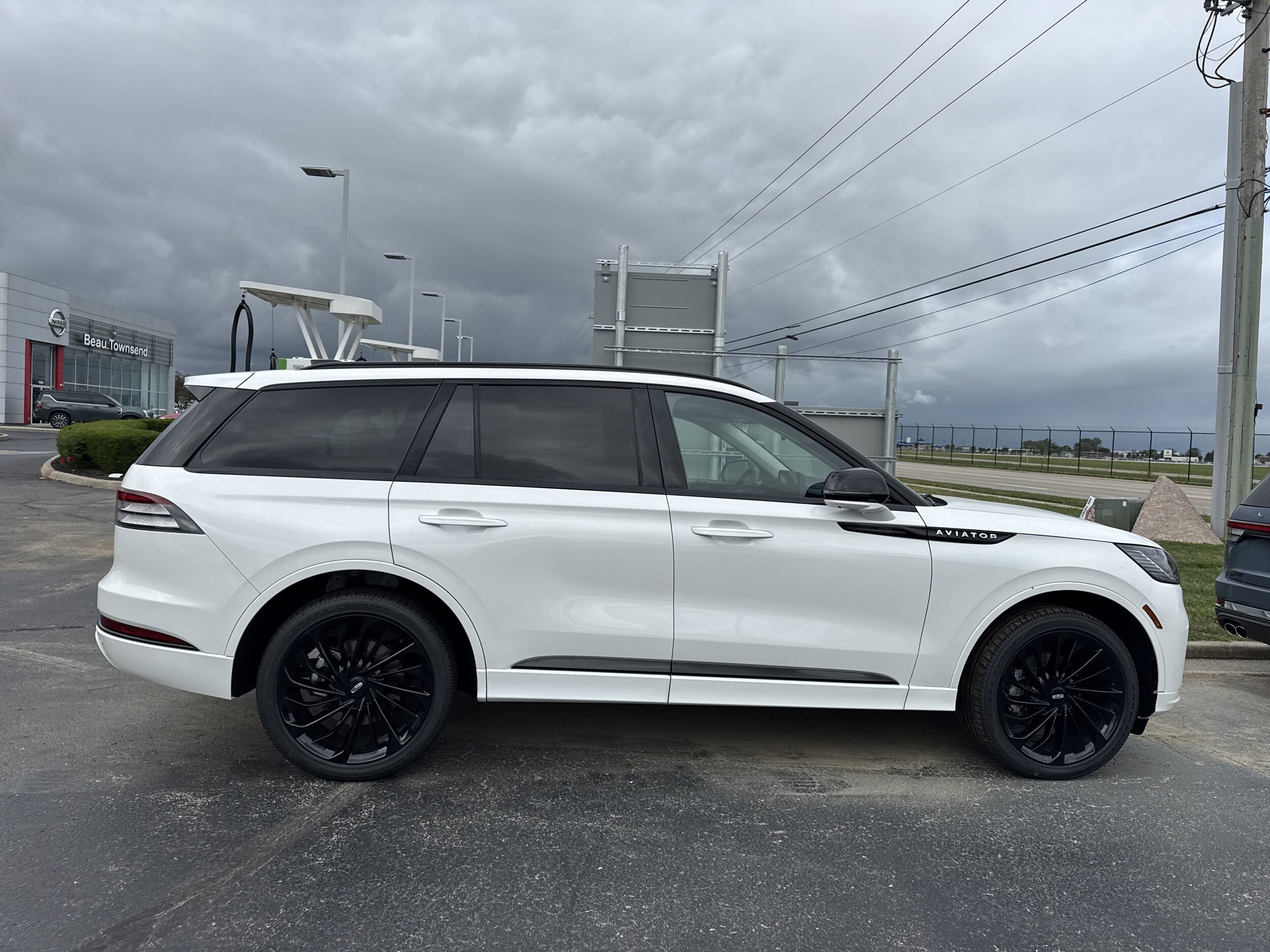 2025 Lincoln Aviator Reserve photo 2