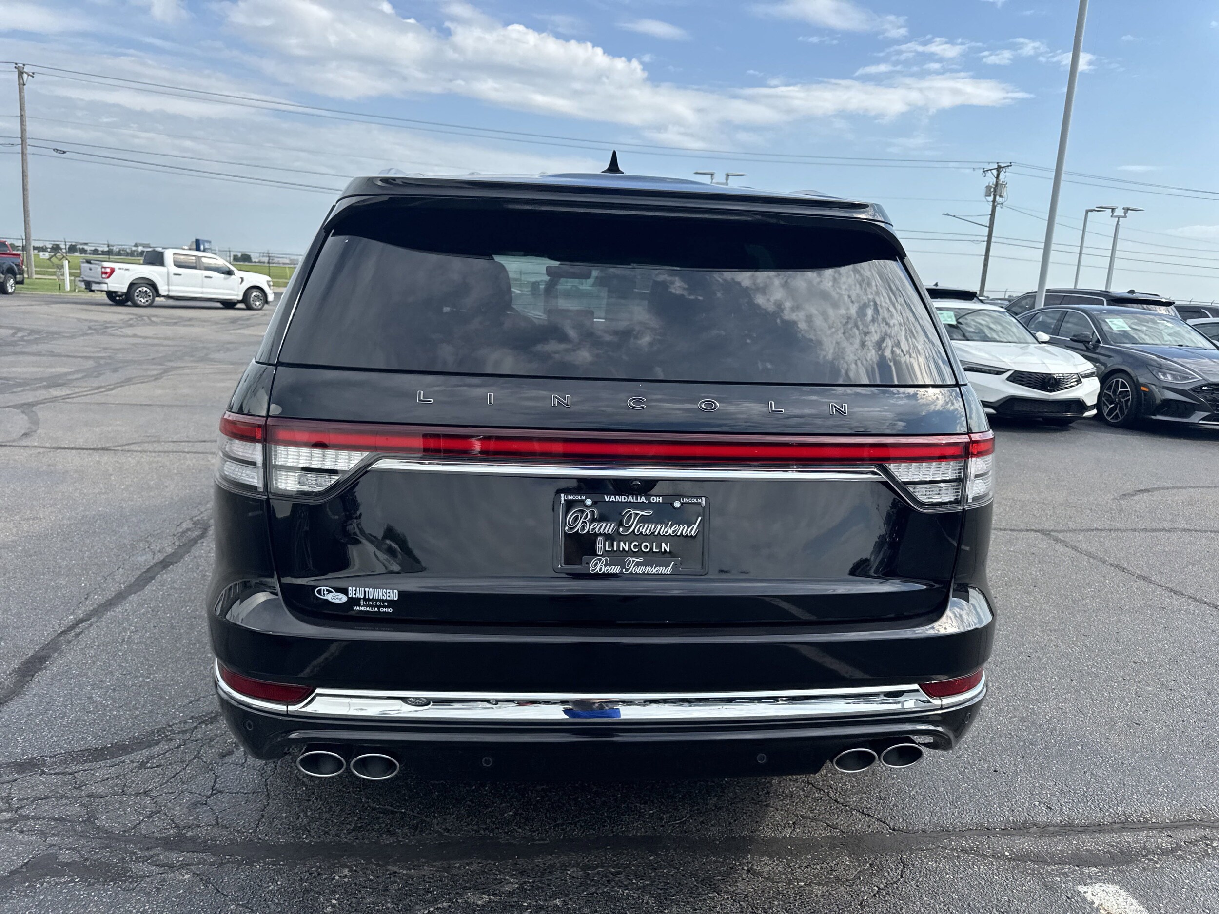 2023 Lincoln Aviator Black Label photo 3