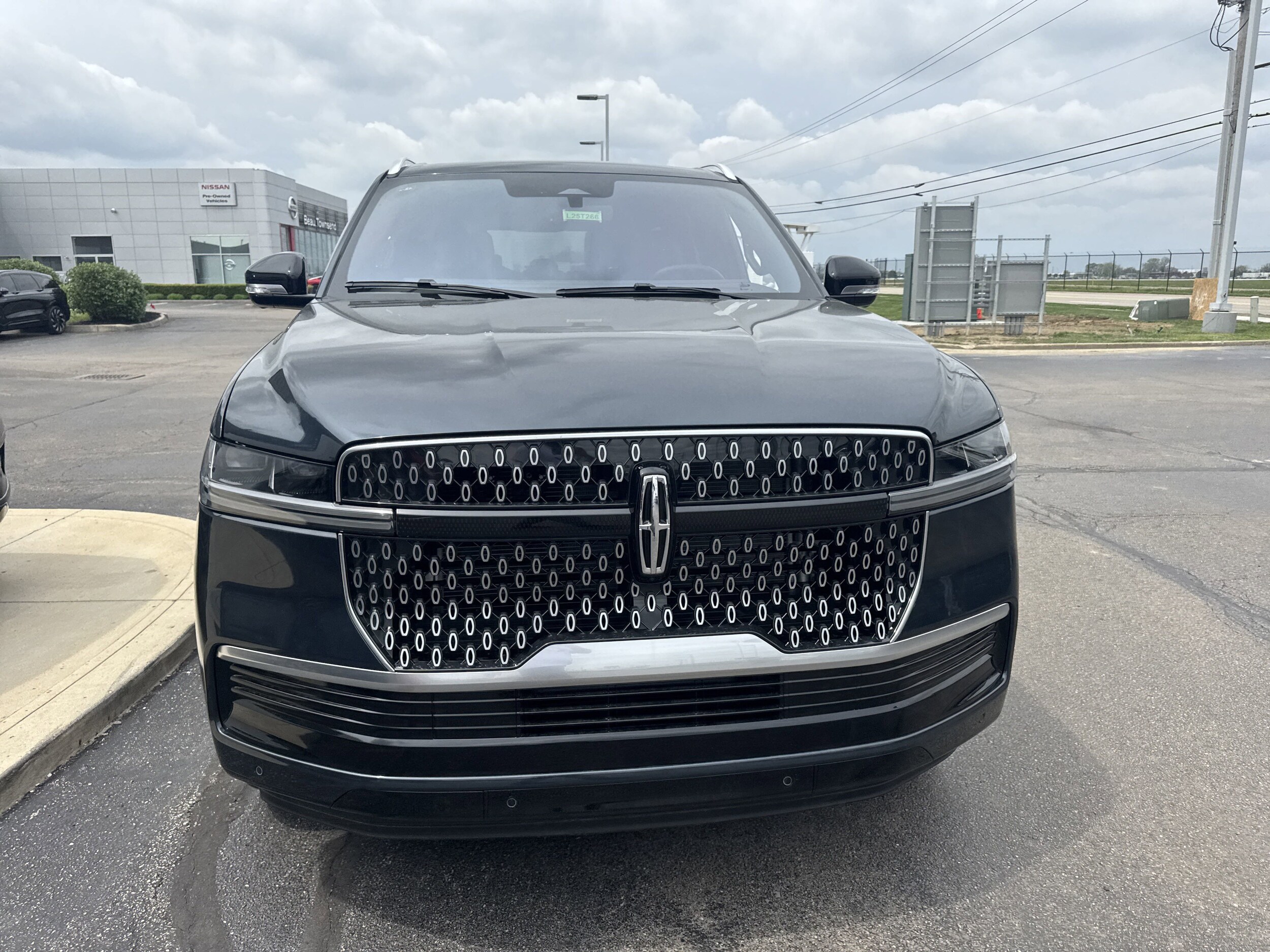 2025 Lincoln Navigator L Reserve photo 2