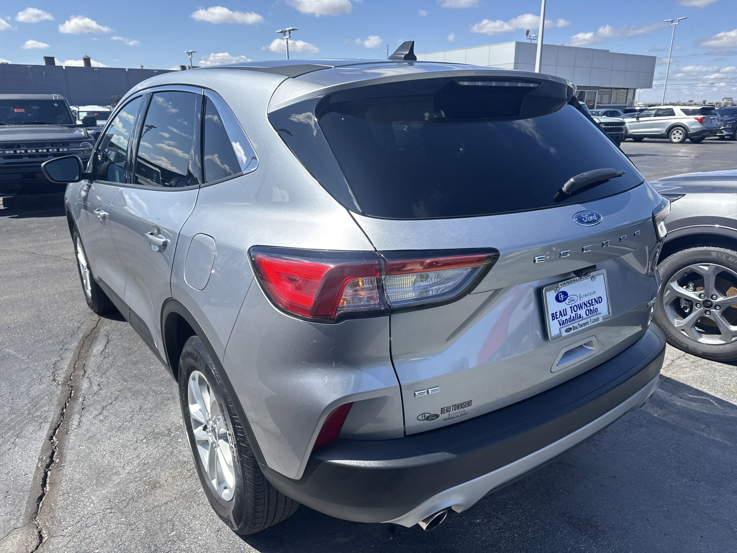 2022 Ford Escape SE photo 2