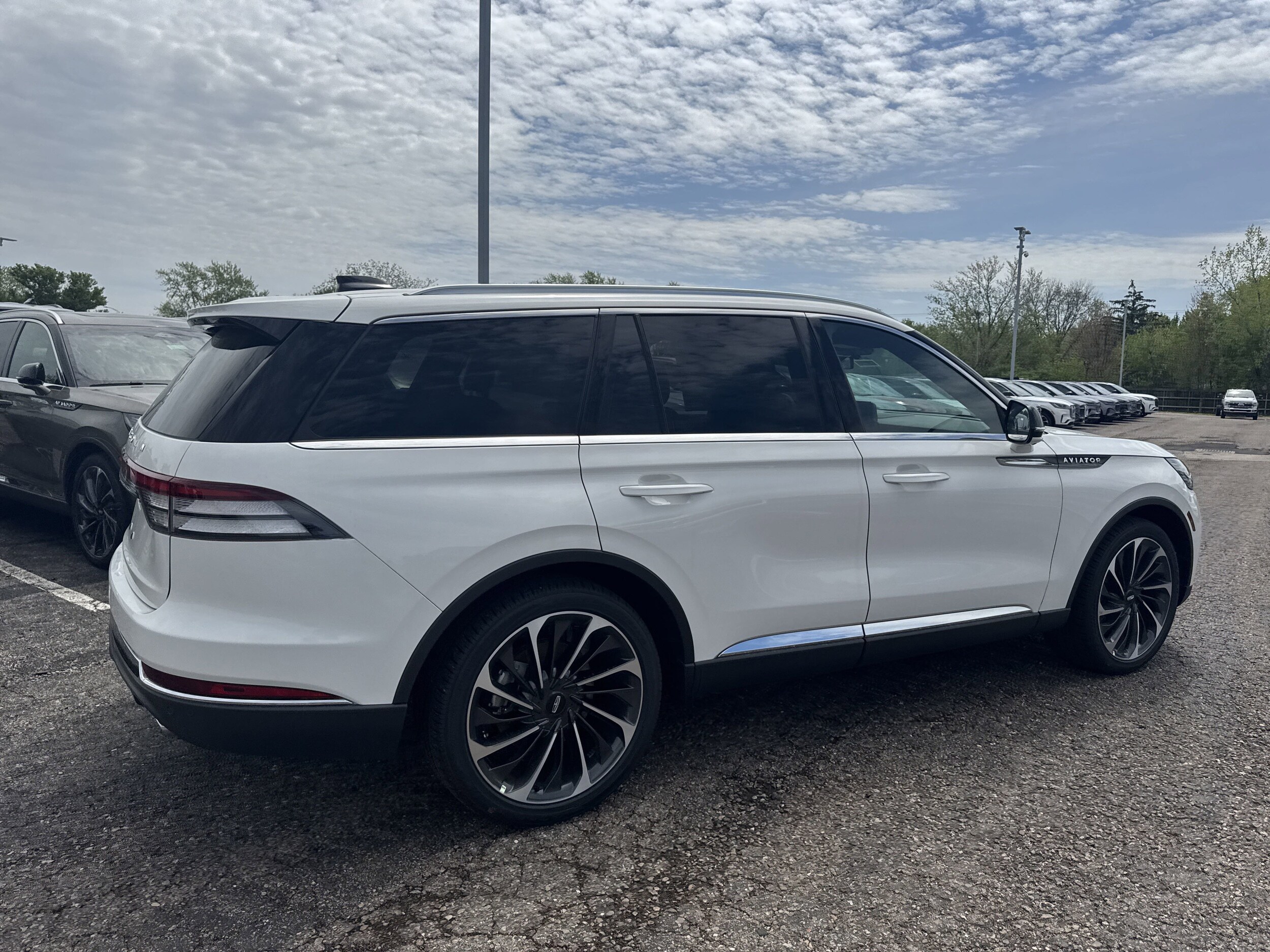 2025 Lincoln Aviator Reserve photo 2