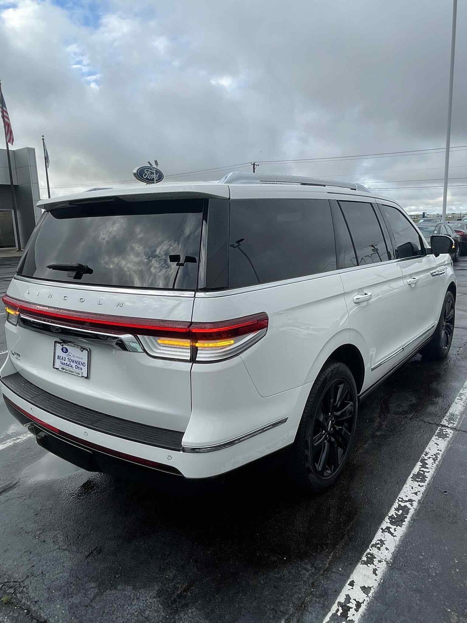 2023 Lincoln Navigator L Reserve photo 4