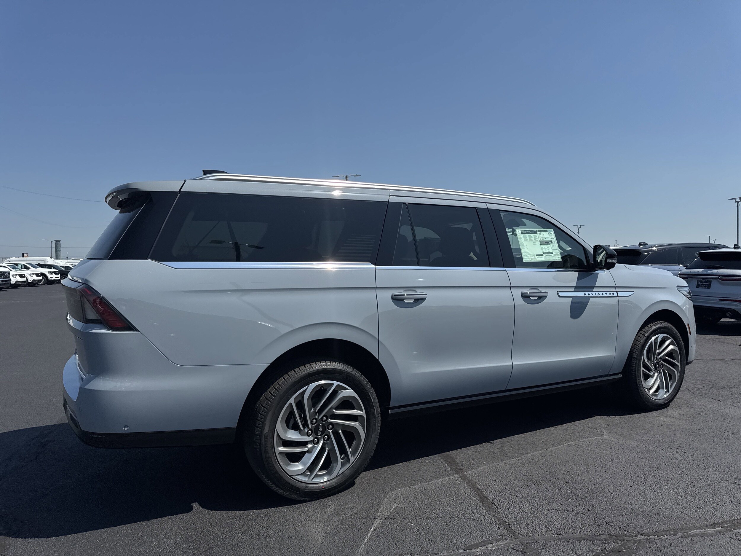 2025 Lincoln Navigator L Reserve photo 2