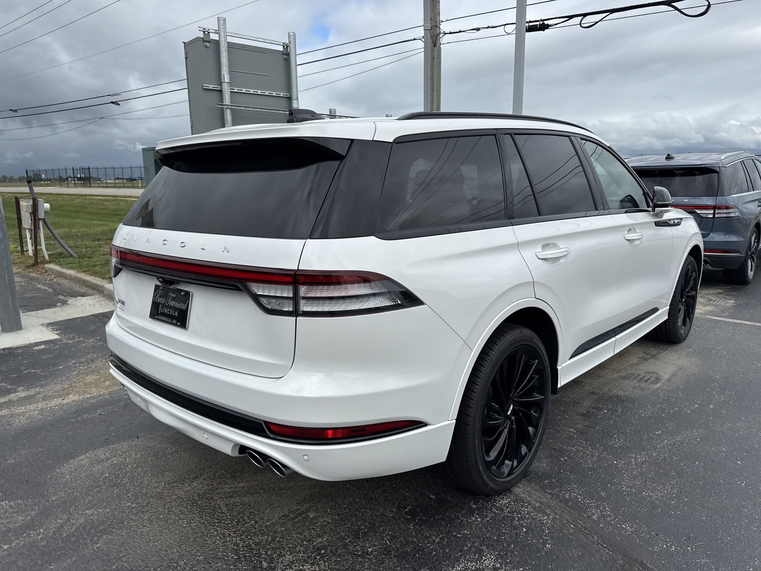 2025 Lincoln Aviator Reserve photo 3