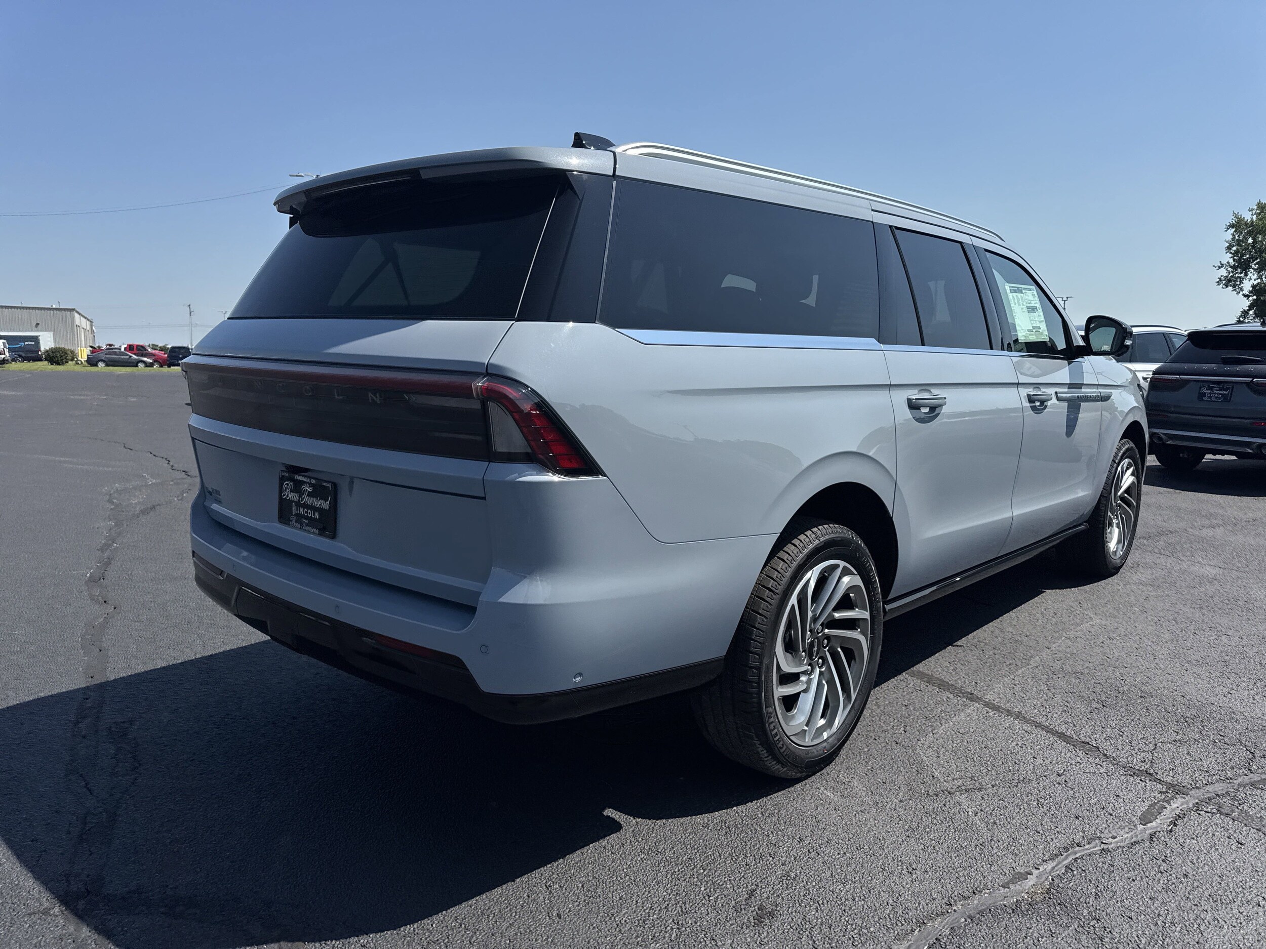 2025 Lincoln Navigator L Reserve photo 3