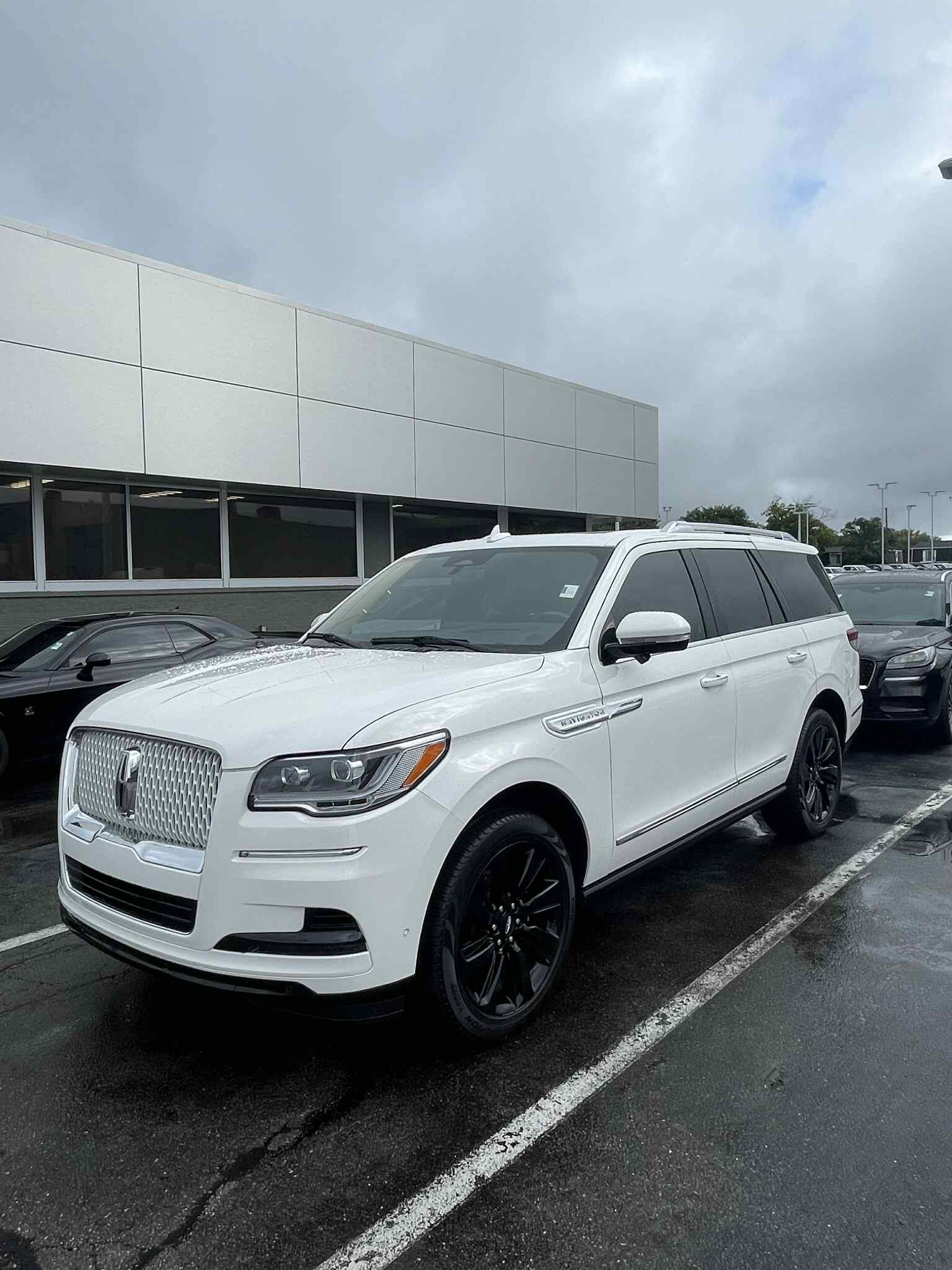 2023 Lincoln Navigator L Reserve photo 3