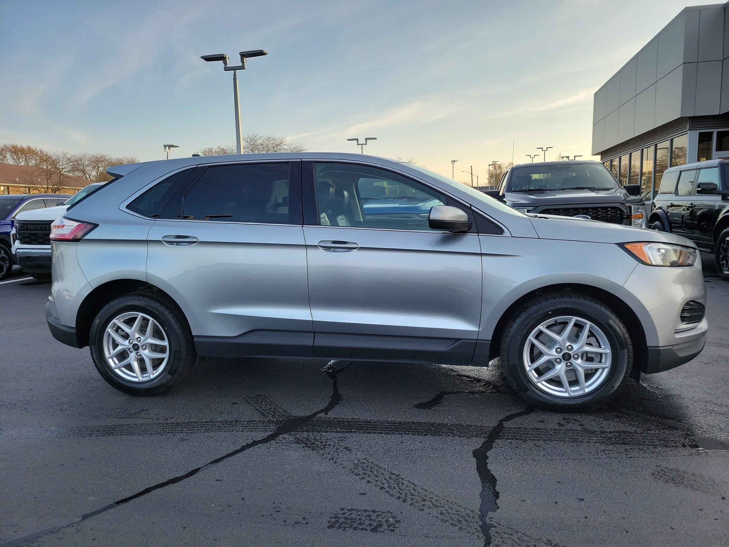 2024 Ford Edge SEL photo 3