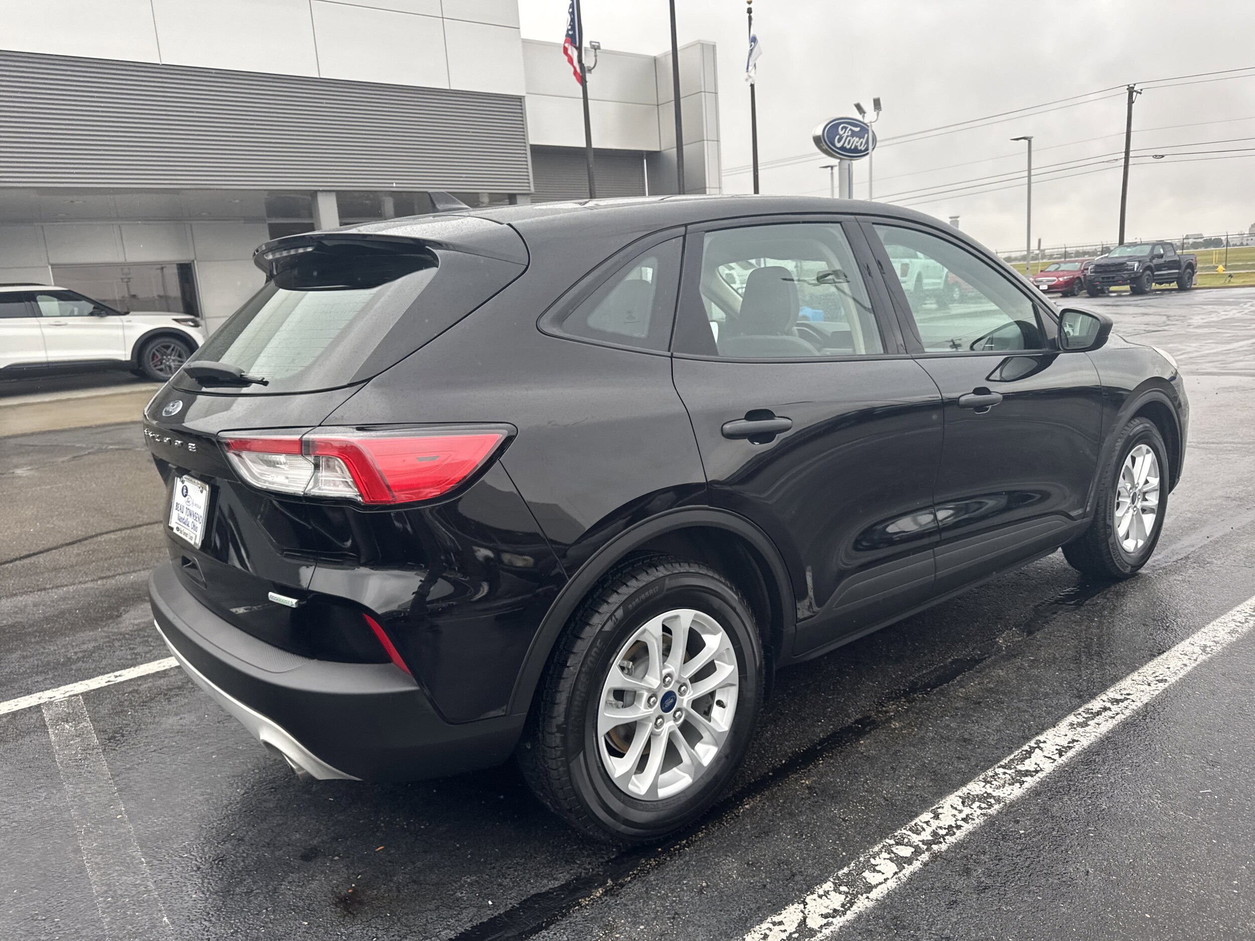 2020 Ford Escape S photo 2