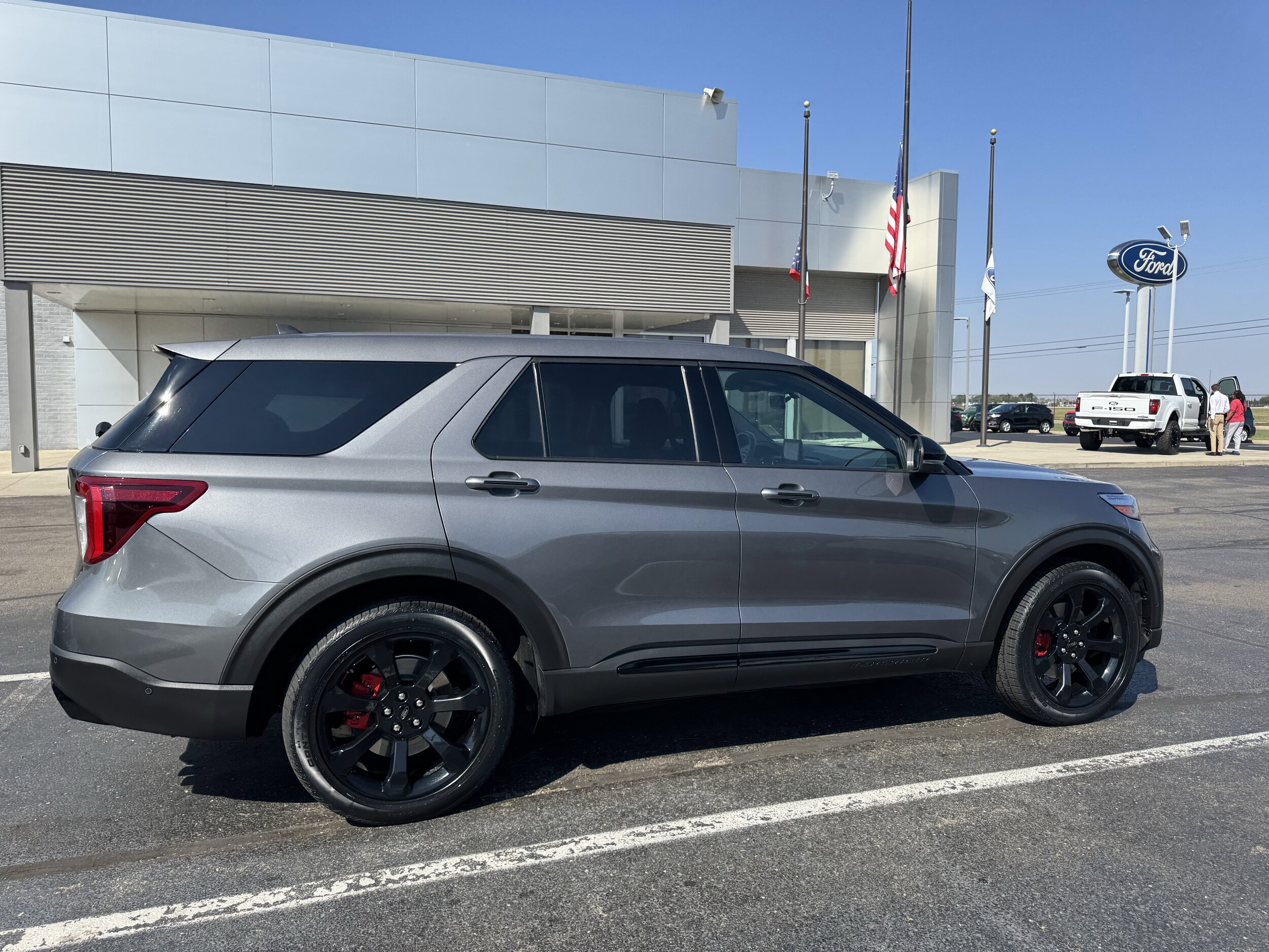 2021 Ford Explorer ST photo 2