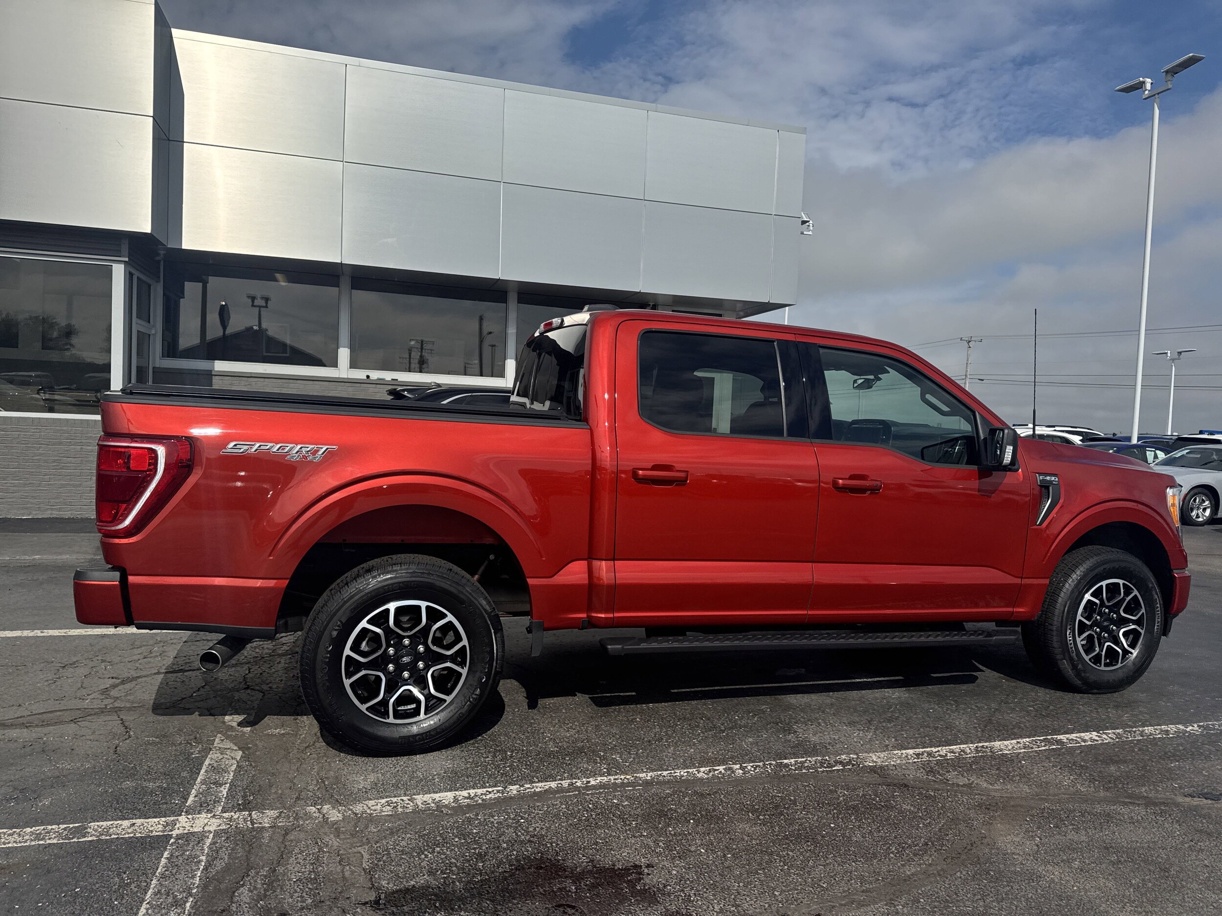 2023 Ford F-150 XLT photo 2