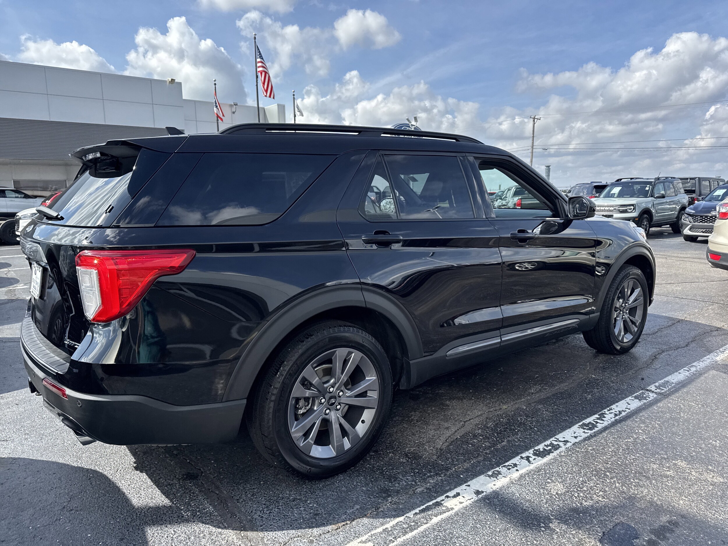 2022 Ford Explorer XLT photo 2