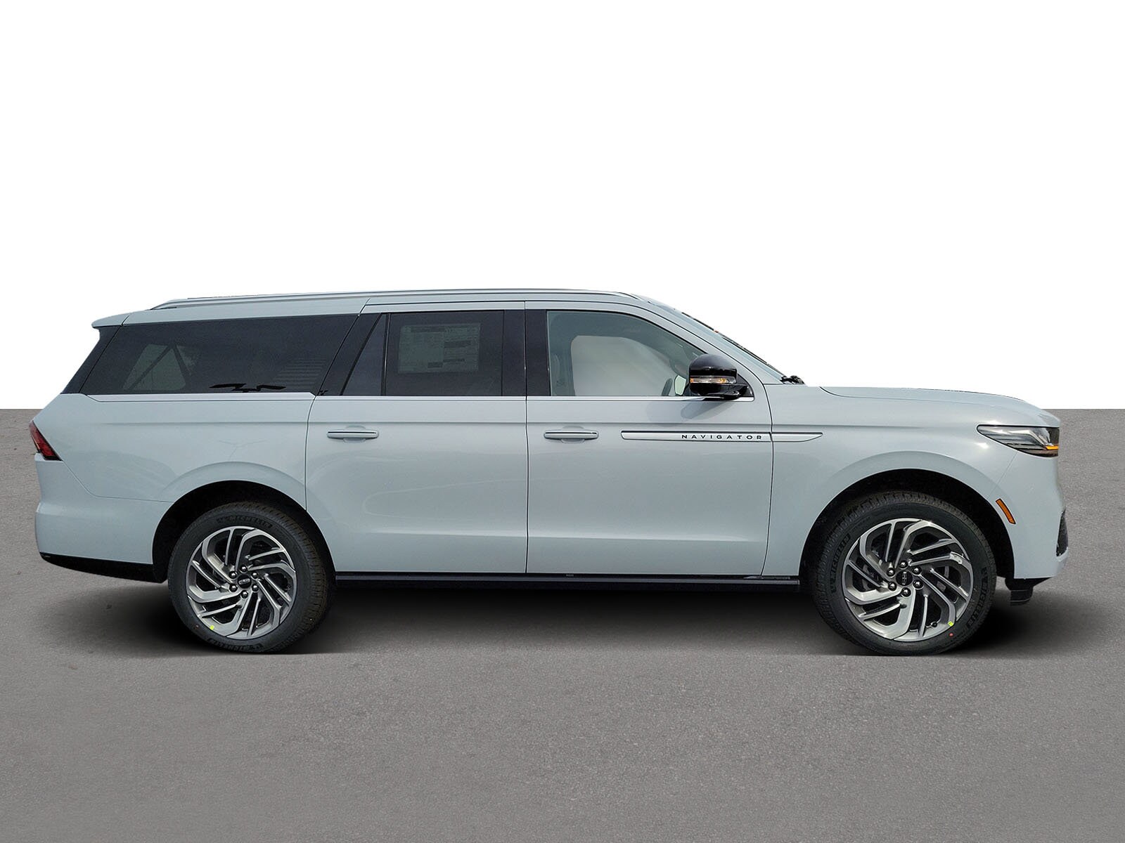 2025 Lincoln Navigator L Reserve photo 3