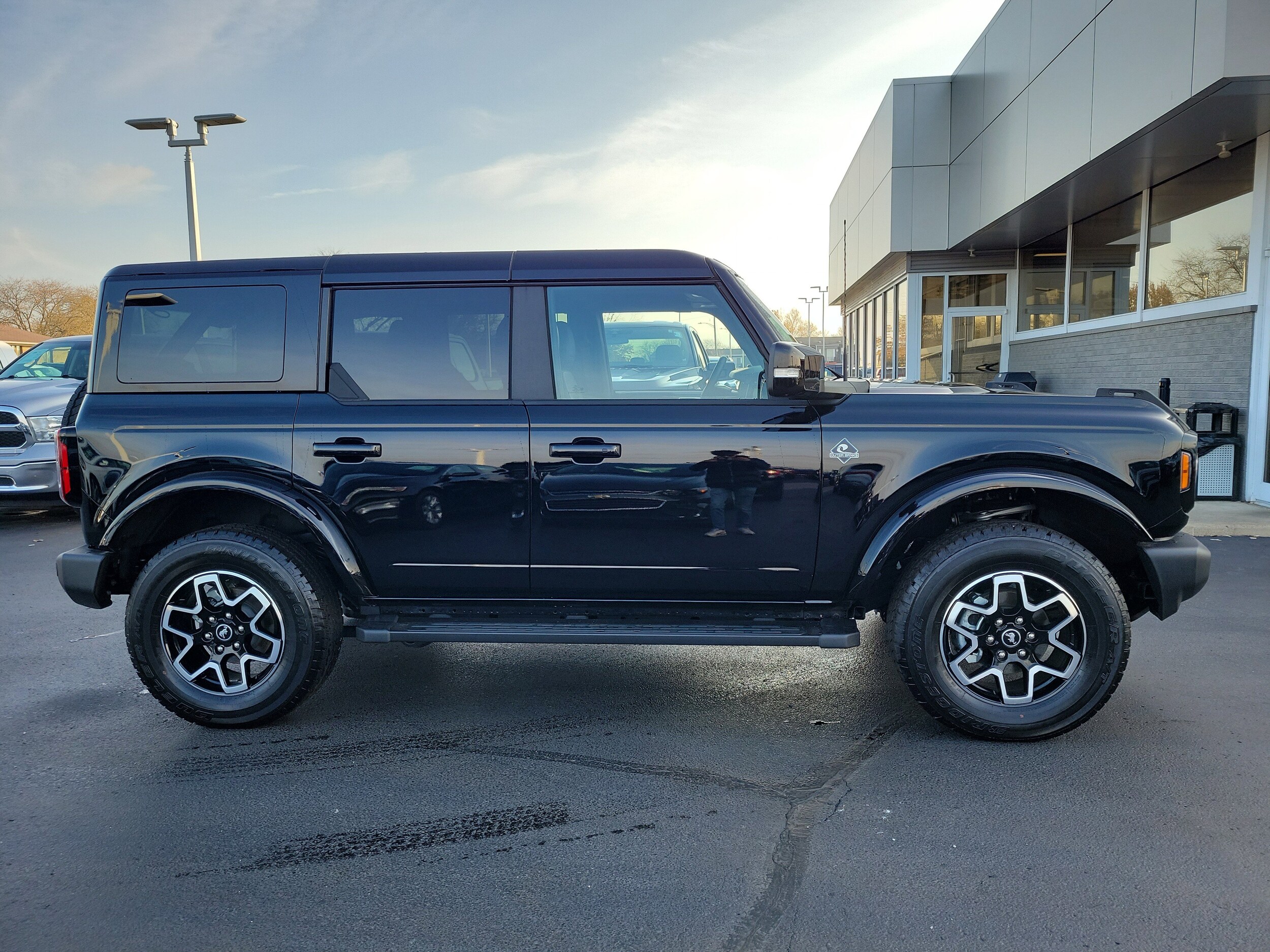 2024 Ford Bronco Outer Banks photo 3