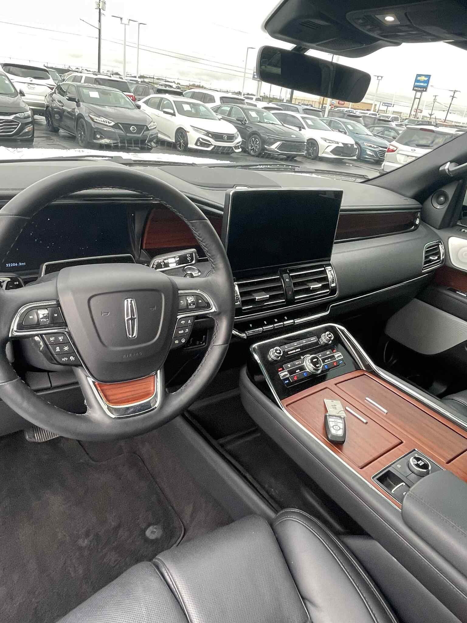2023 Lincoln Navigator L Reserve photo 2
