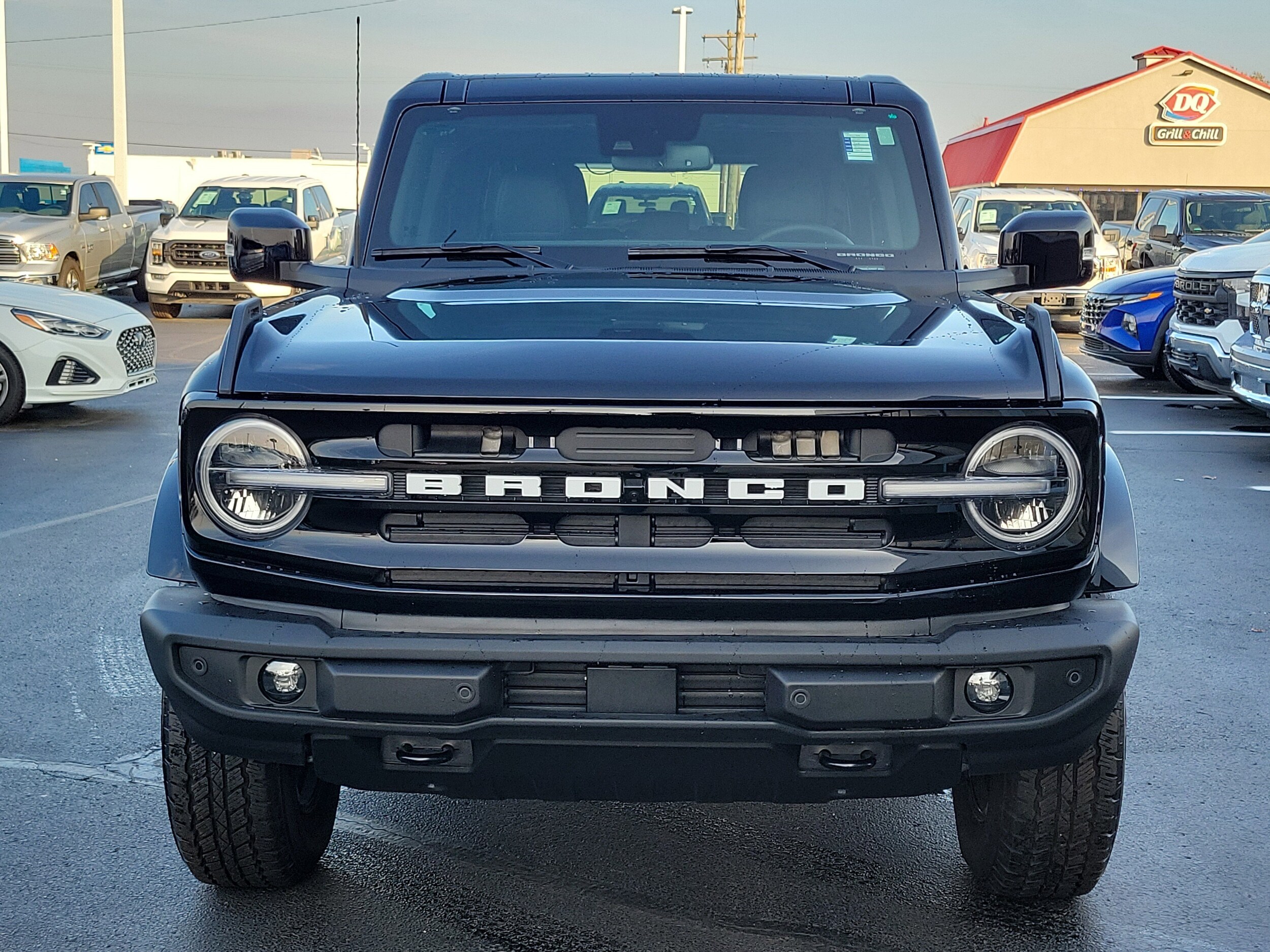 2024 Ford Bronco Outer Banks photo 2