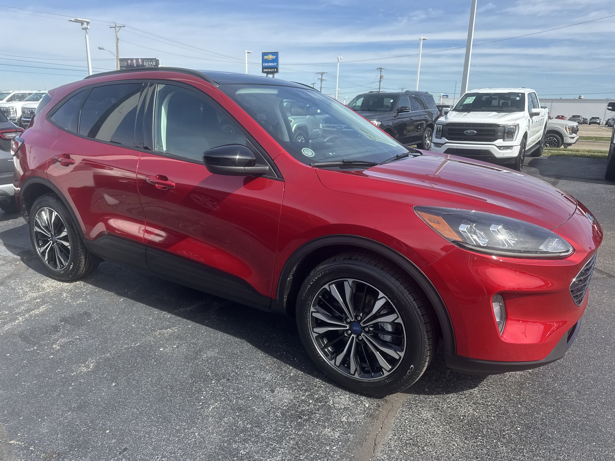 2022 Ford Escape SEL photo 2