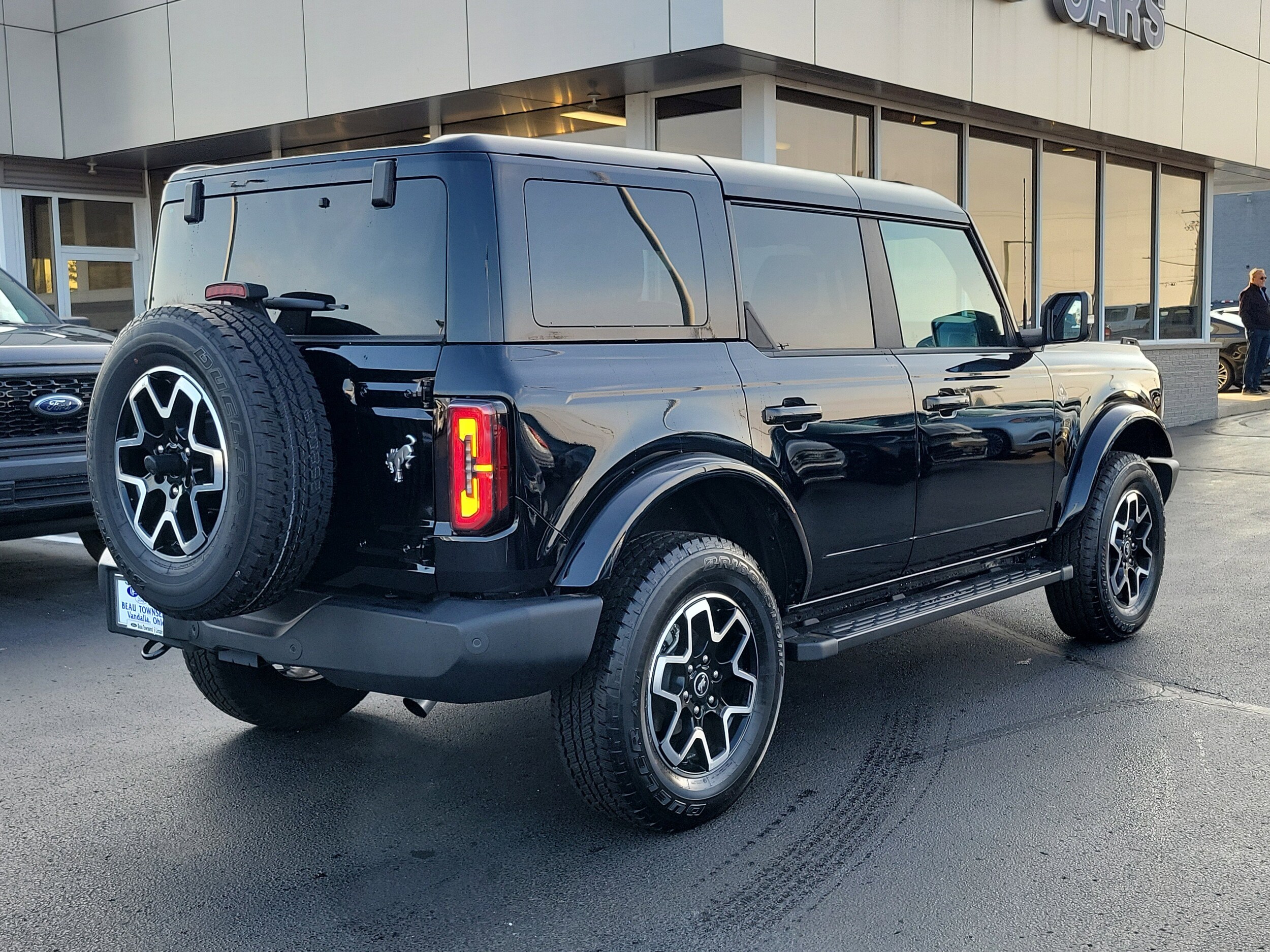 2024 Ford Bronco Outer Banks photo 4