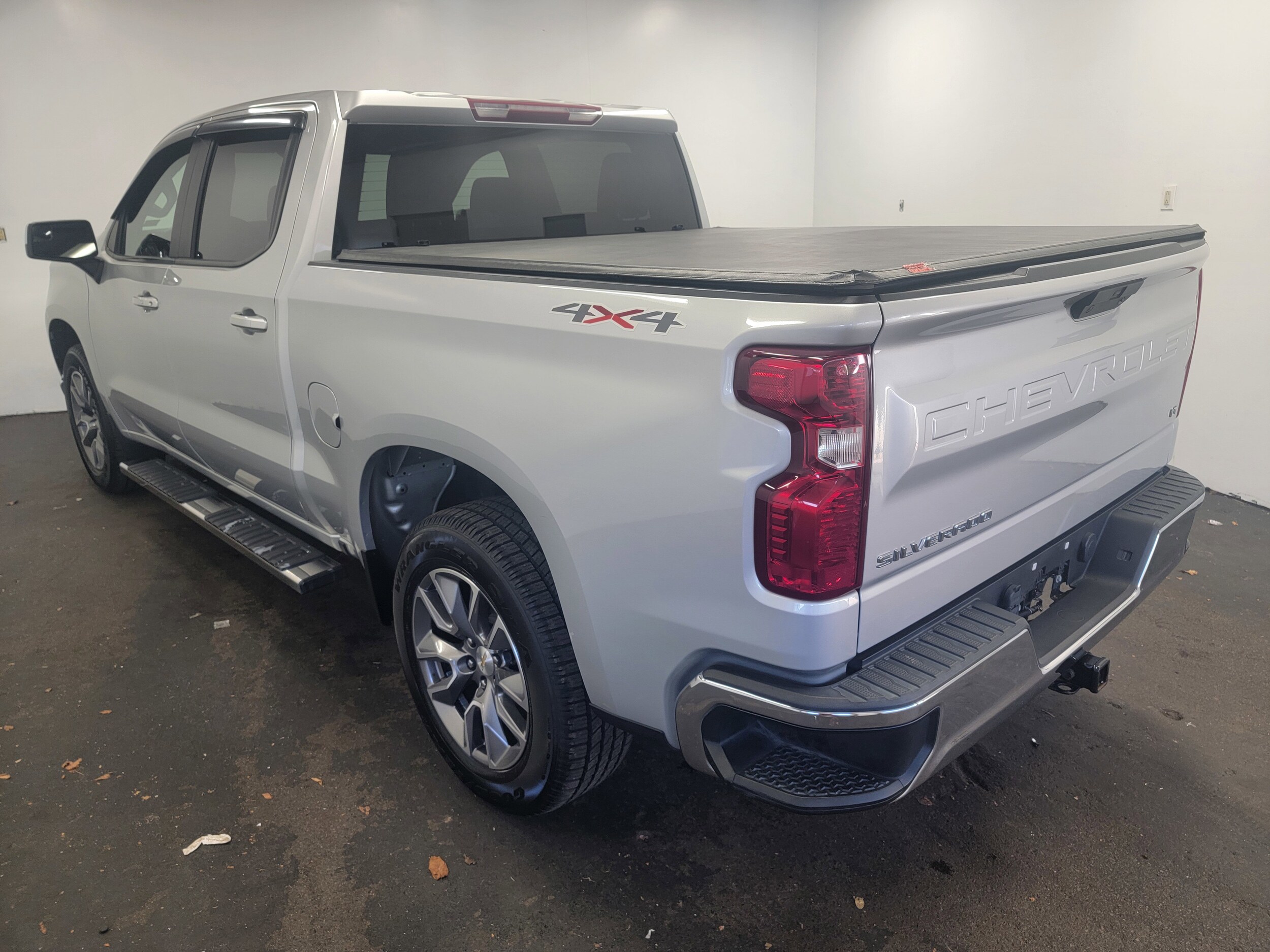 2022 Chevrolet Silverado 1500 LT photo 2