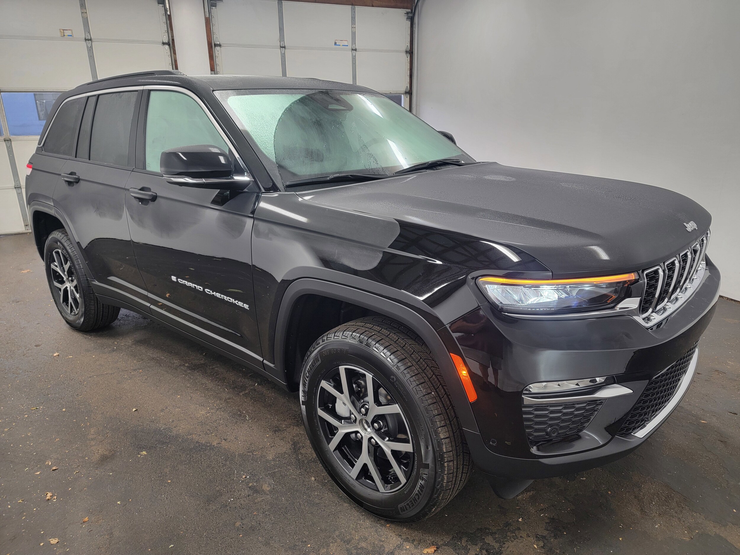 2025 Jeep Grand Cherokee Limited photo 2