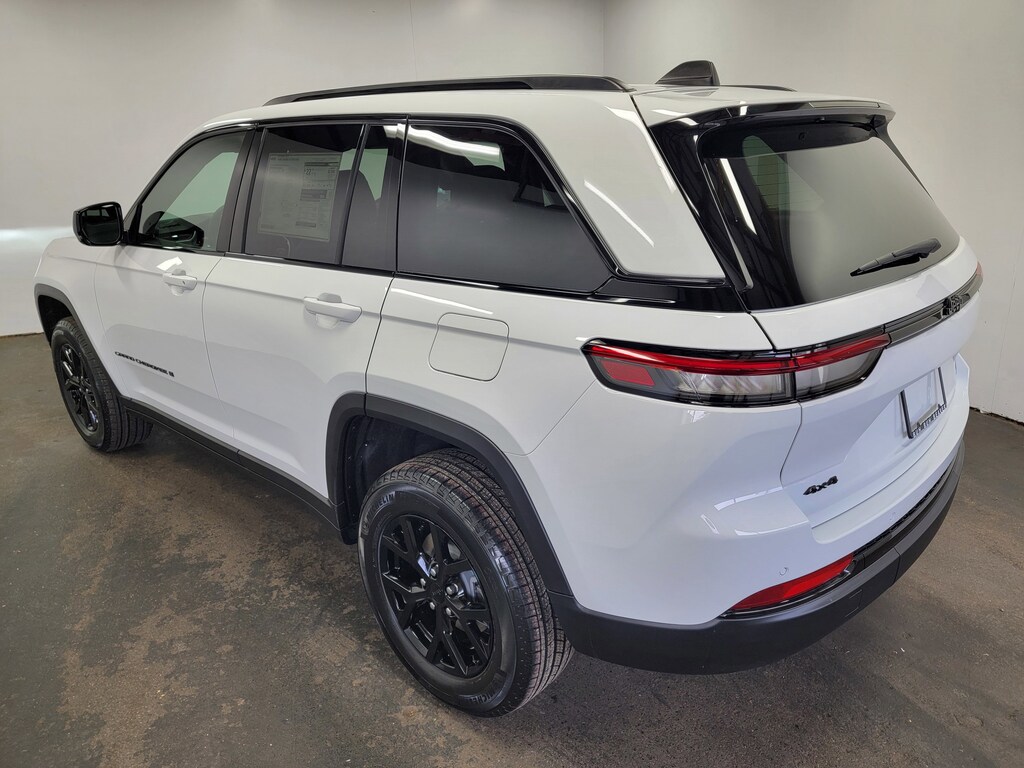 New 2025 Jeep Grand Cherokee Laredo Sport Utility