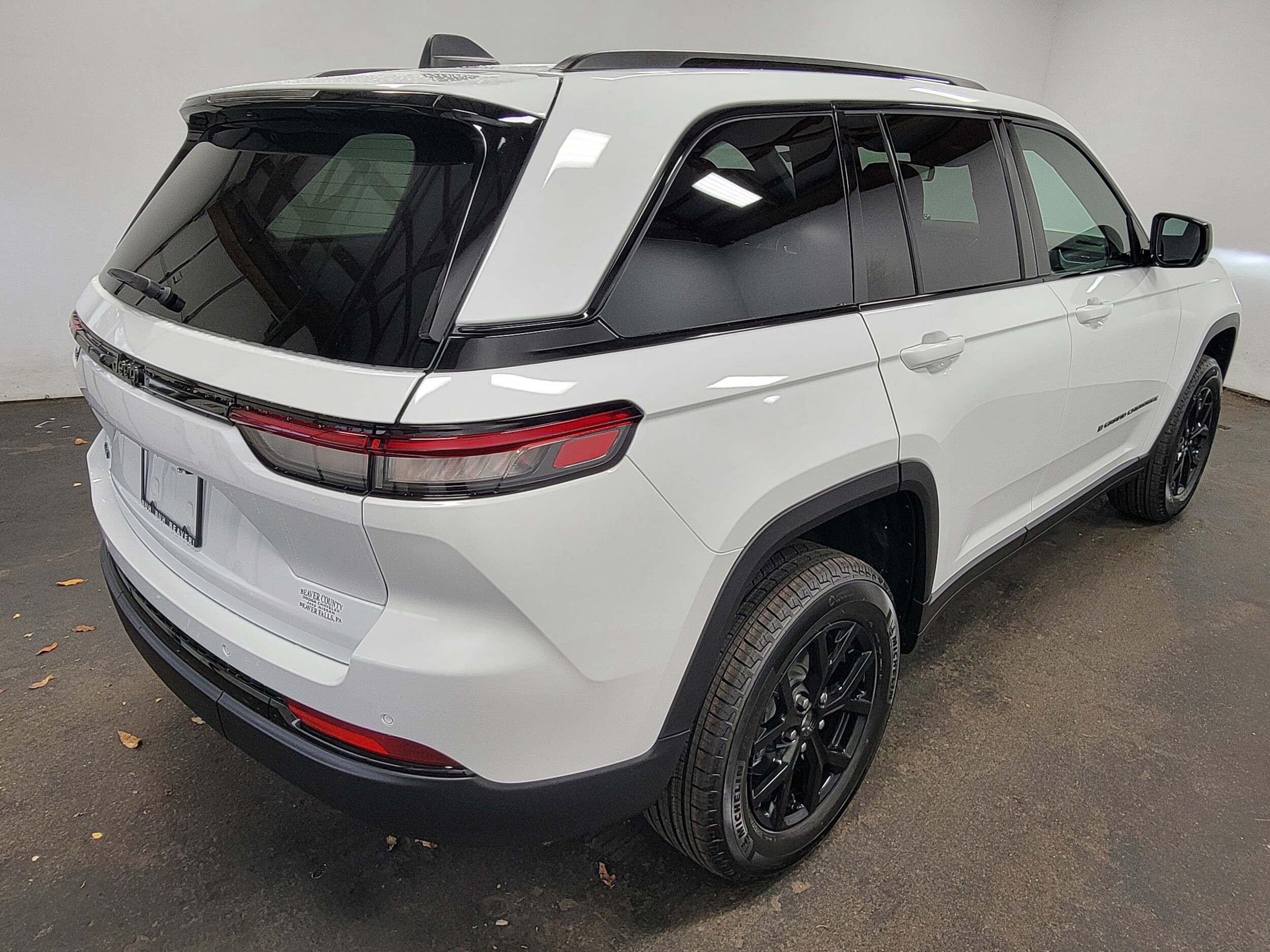 2025 Jeep Grand Cherokee Laredo Altitude photo 3