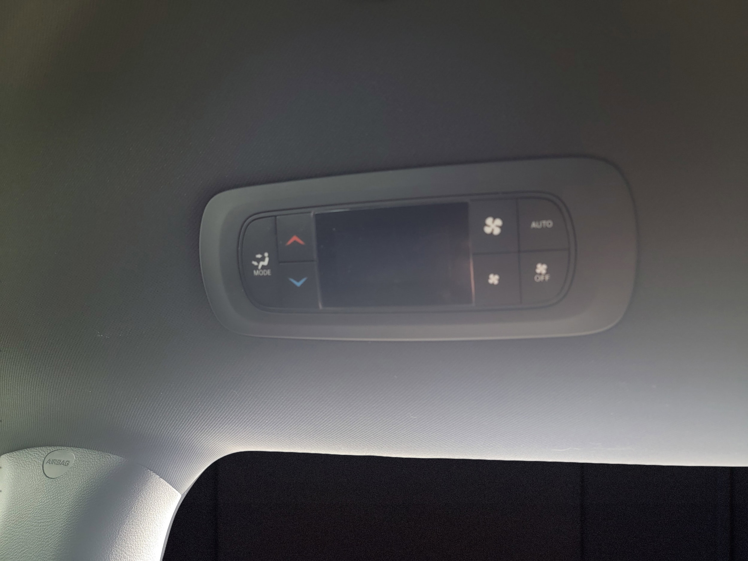 2026 Chrysler Voyager LX - Photo 9
