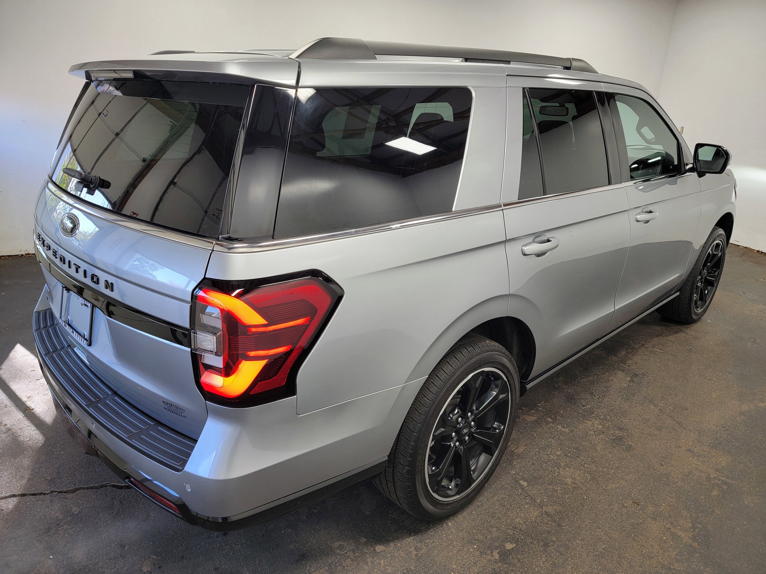 2023 Ford Expedition Limited photo 3