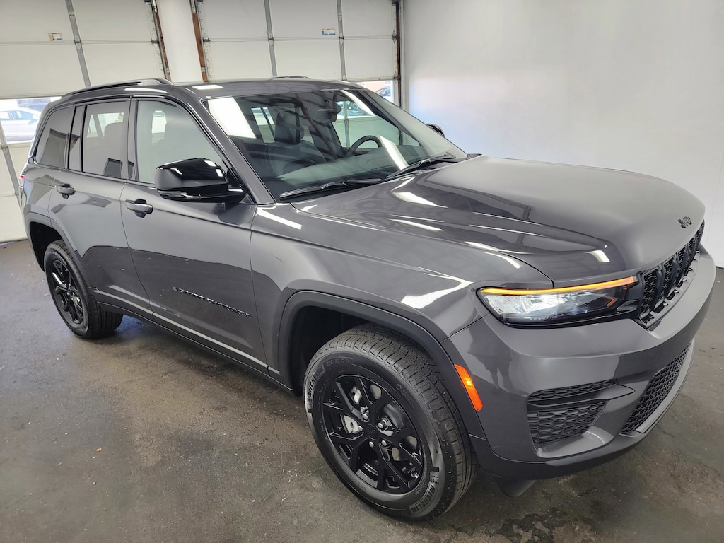 New 2025 Jeep Grand Cherokee Laredo Sport Utility