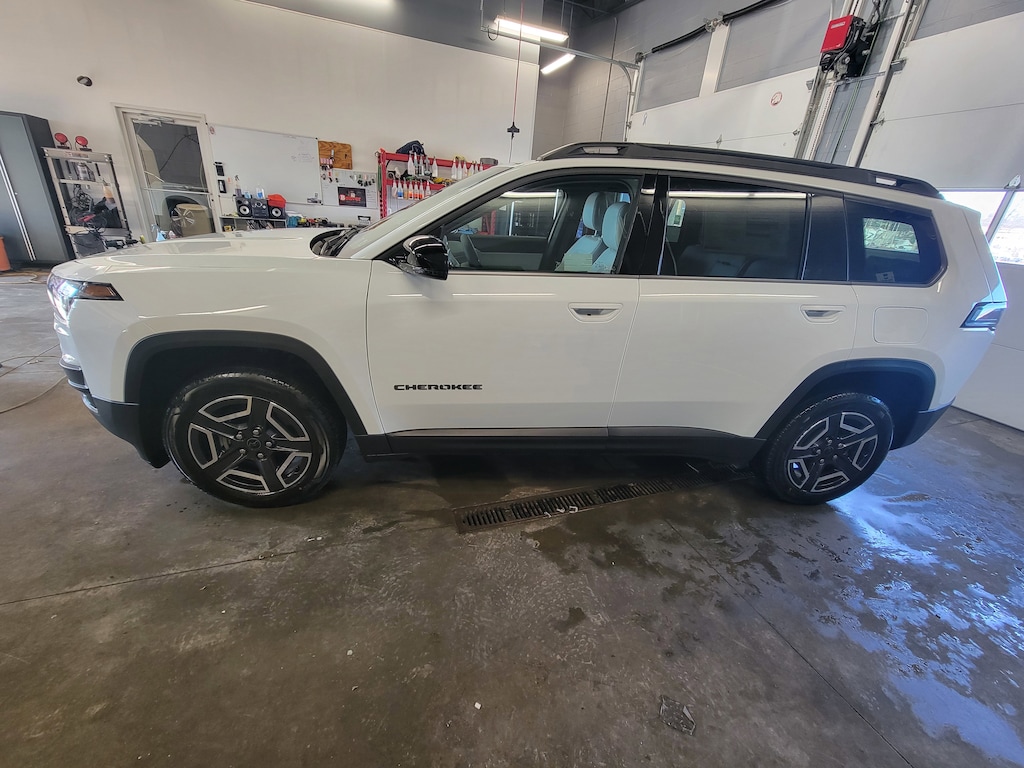 New 2026 Jeep Cherokee Laredo/Limited Sport Utility
