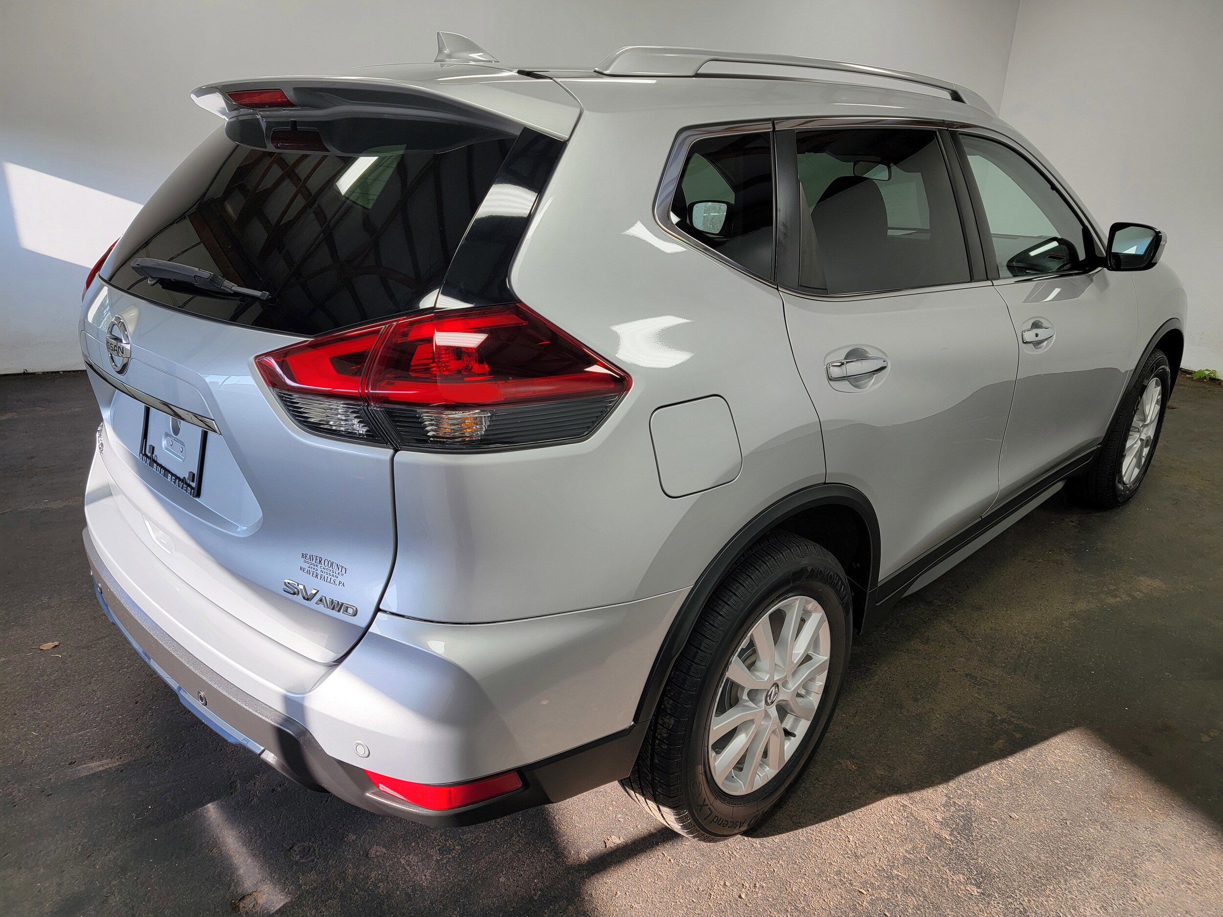 2019 Nissan Rogue SV photo 3