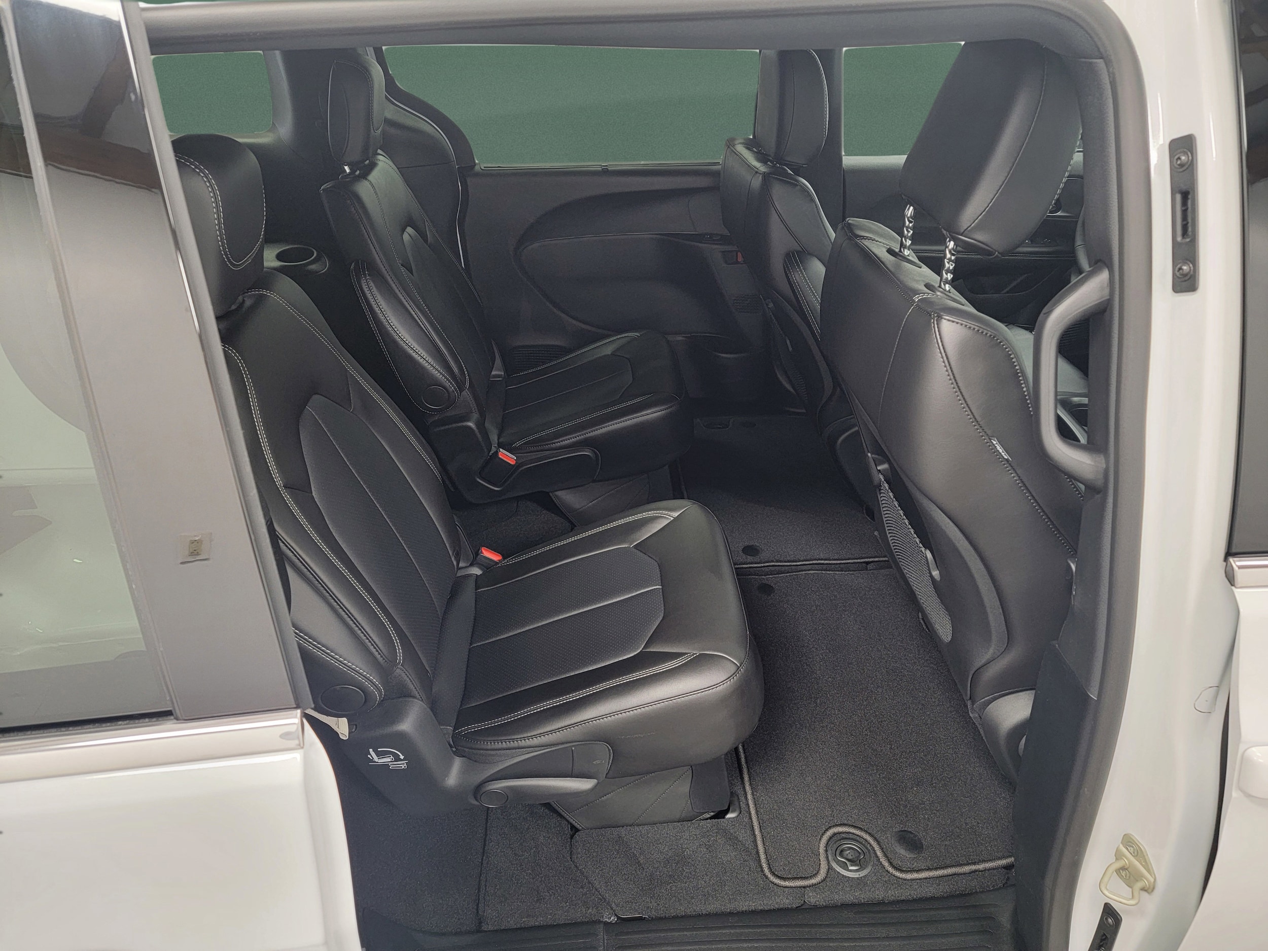 2026 Chrysler Voyager LX - Photo 8
