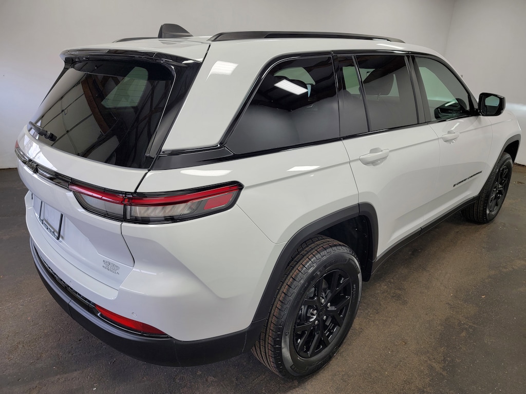 New 2025 Jeep Grand Cherokee Laredo Sport Utility