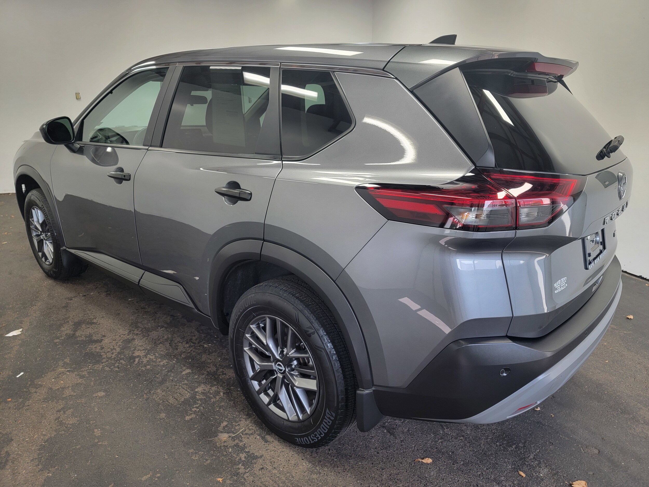 2023 Nissan Rogue AWD S photo 2