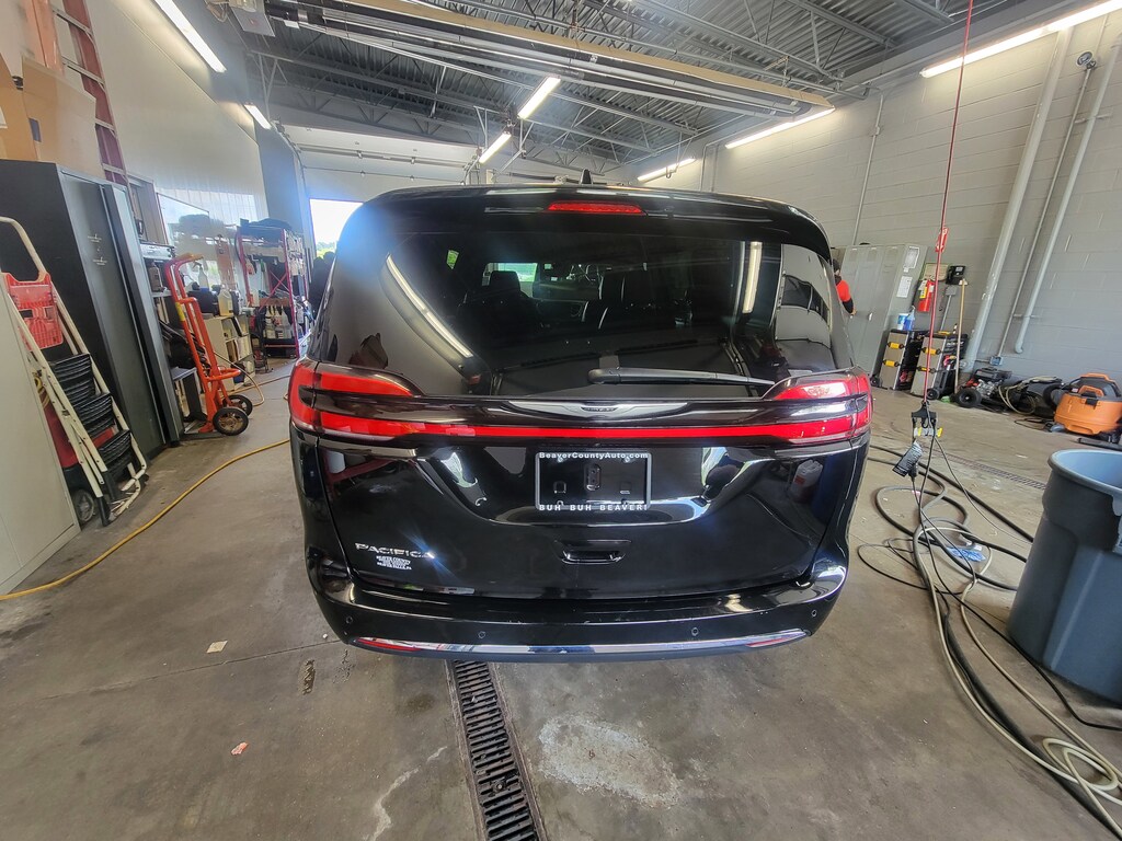 Used 2025 Chrysler Pacifica Select Select FWD