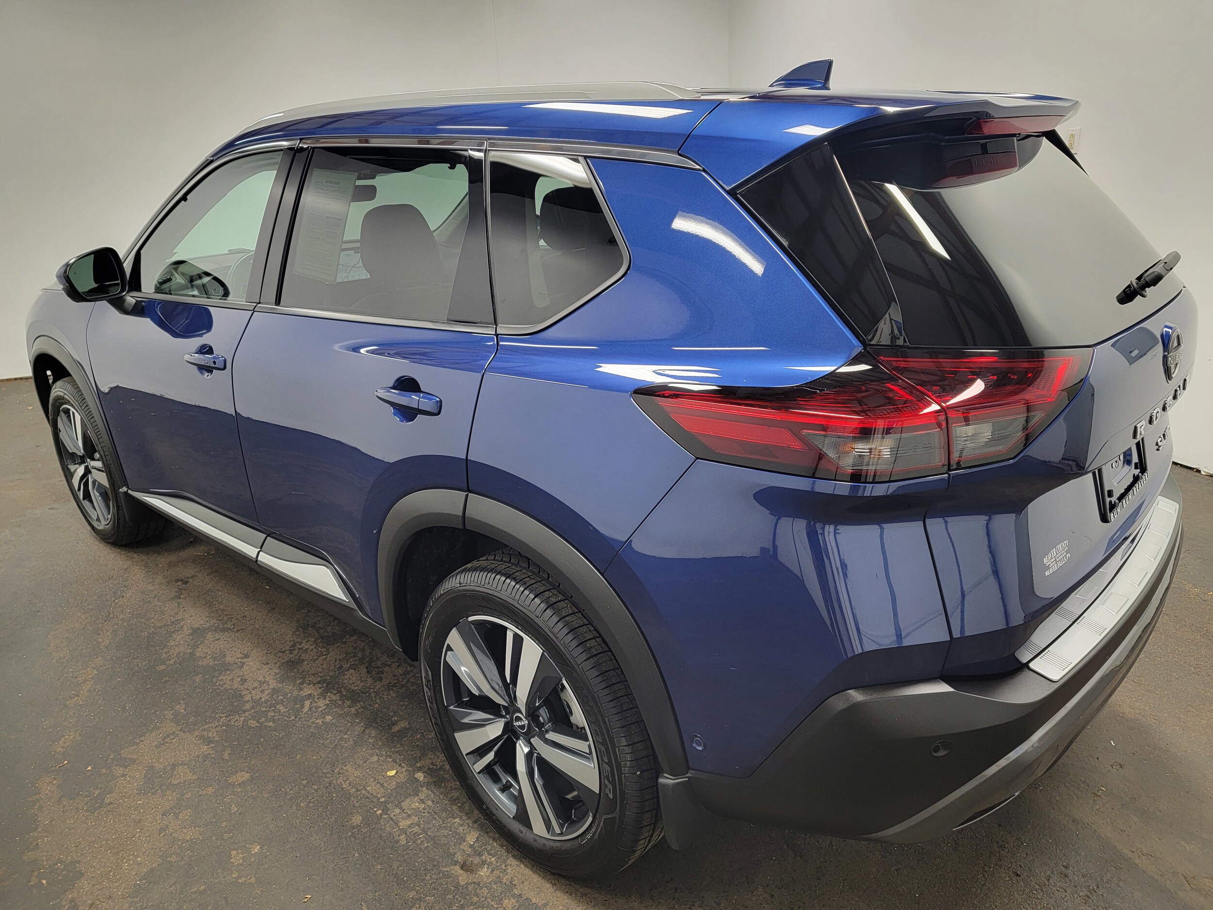 2023 Nissan Rogue SL photo 2